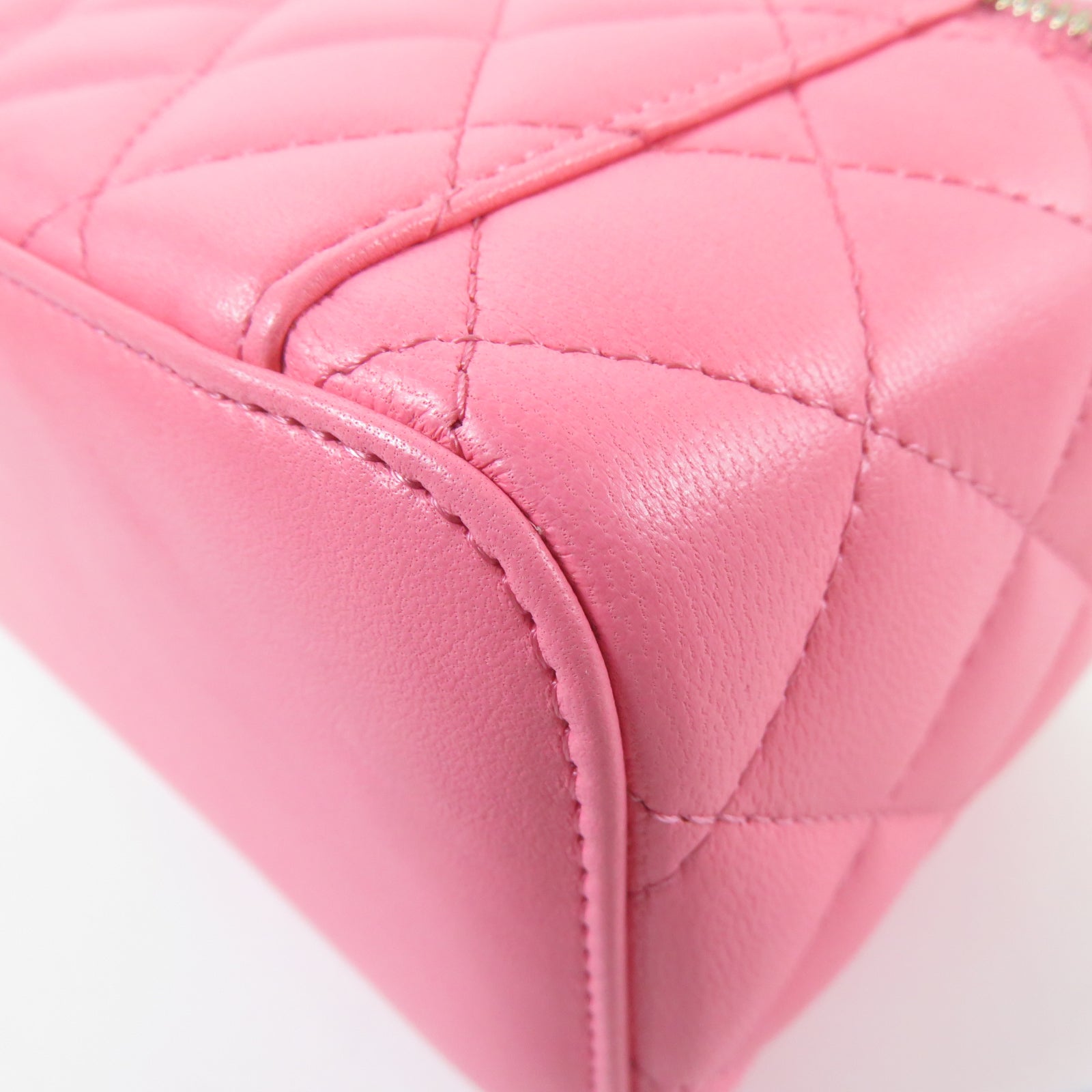 CHANEL **【激減優惠】菱格羊皮皮革Vanity Case金扣鏈帶肩背袋粉紅色