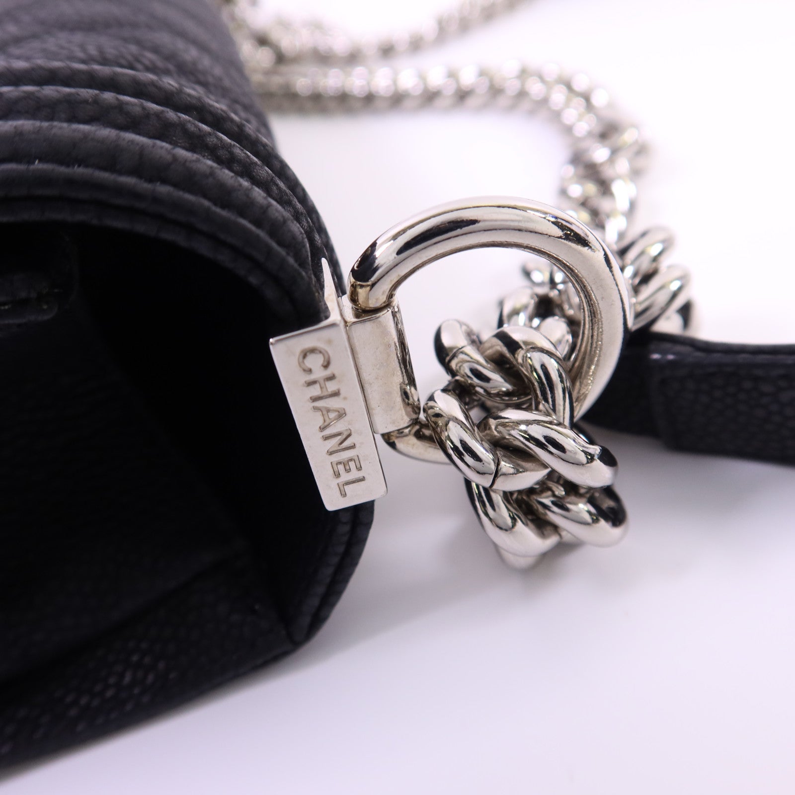 CHANEL 牛皮皮革Boy 30銀扣鏈帶肩背袋