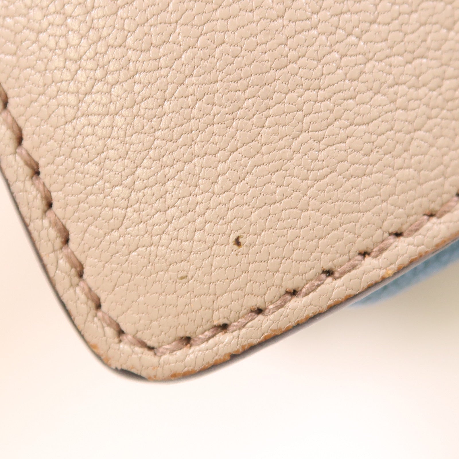 Miu Miu 牛皮皮革Handbag金扣手挽袋