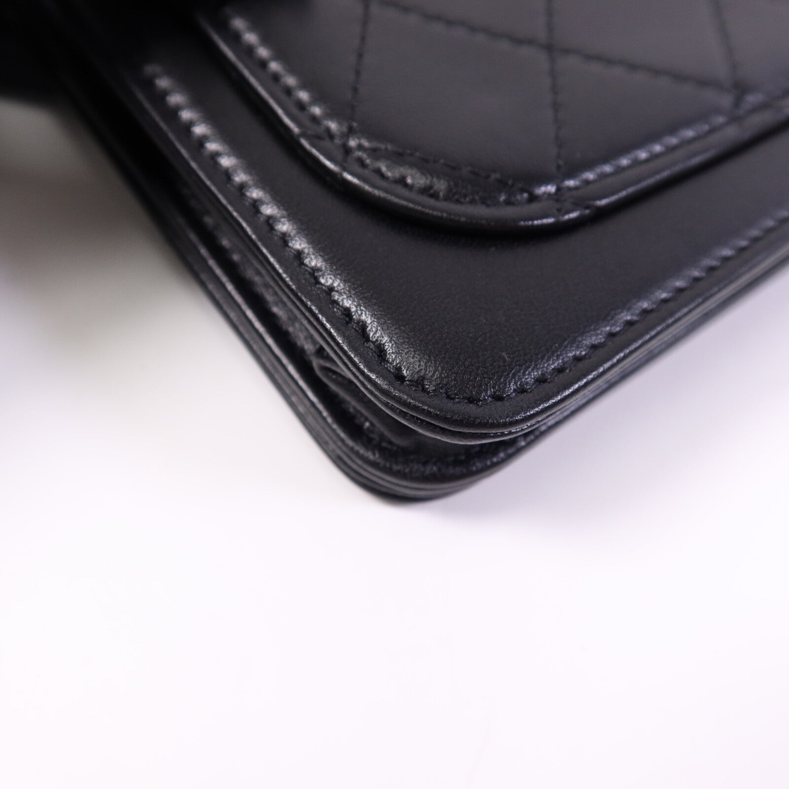 CHANEL 牛皮皮革WOC Wallet On Chain金扣鏈帶肩背袋