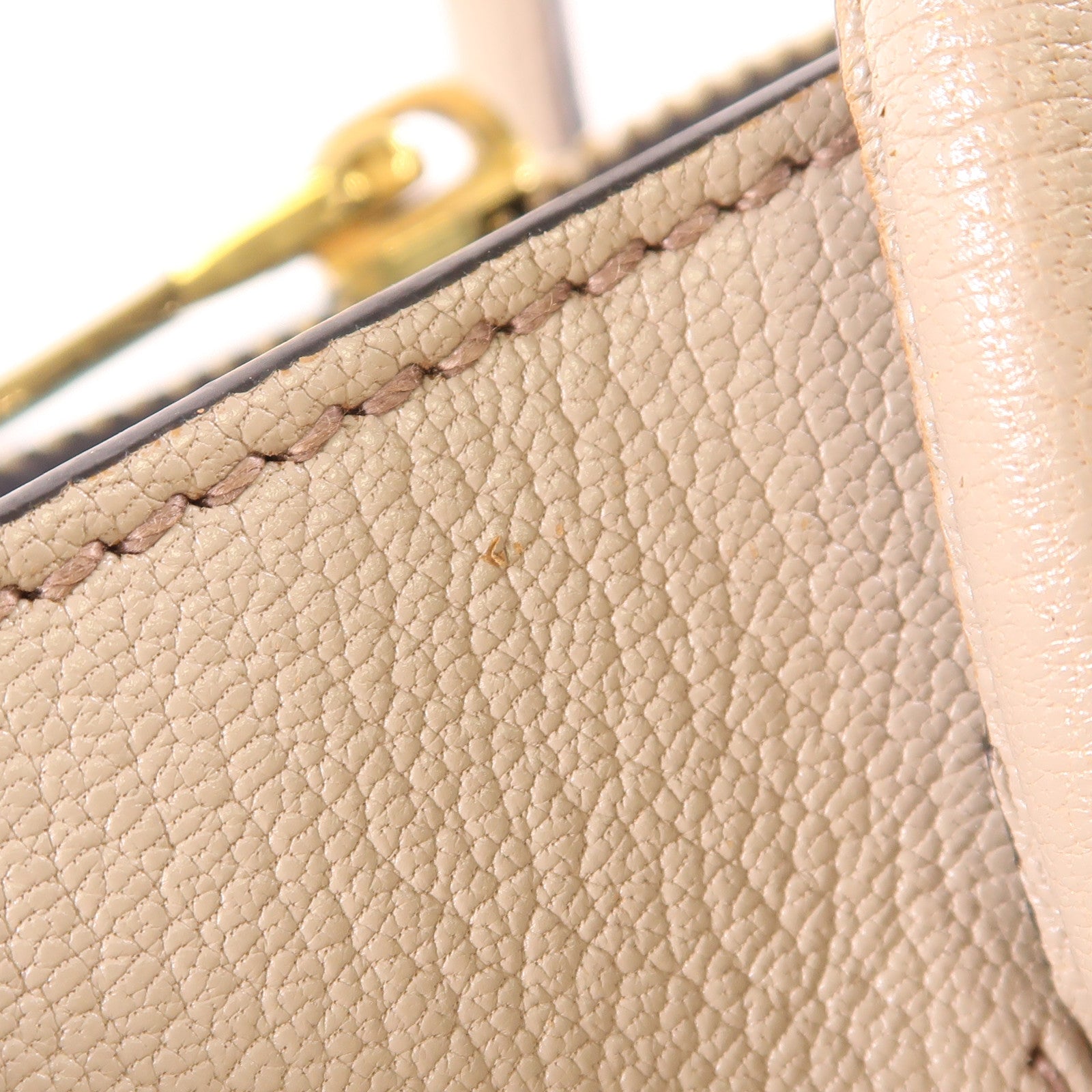 Miu Miu 牛皮皮革Handbag金扣手挽袋