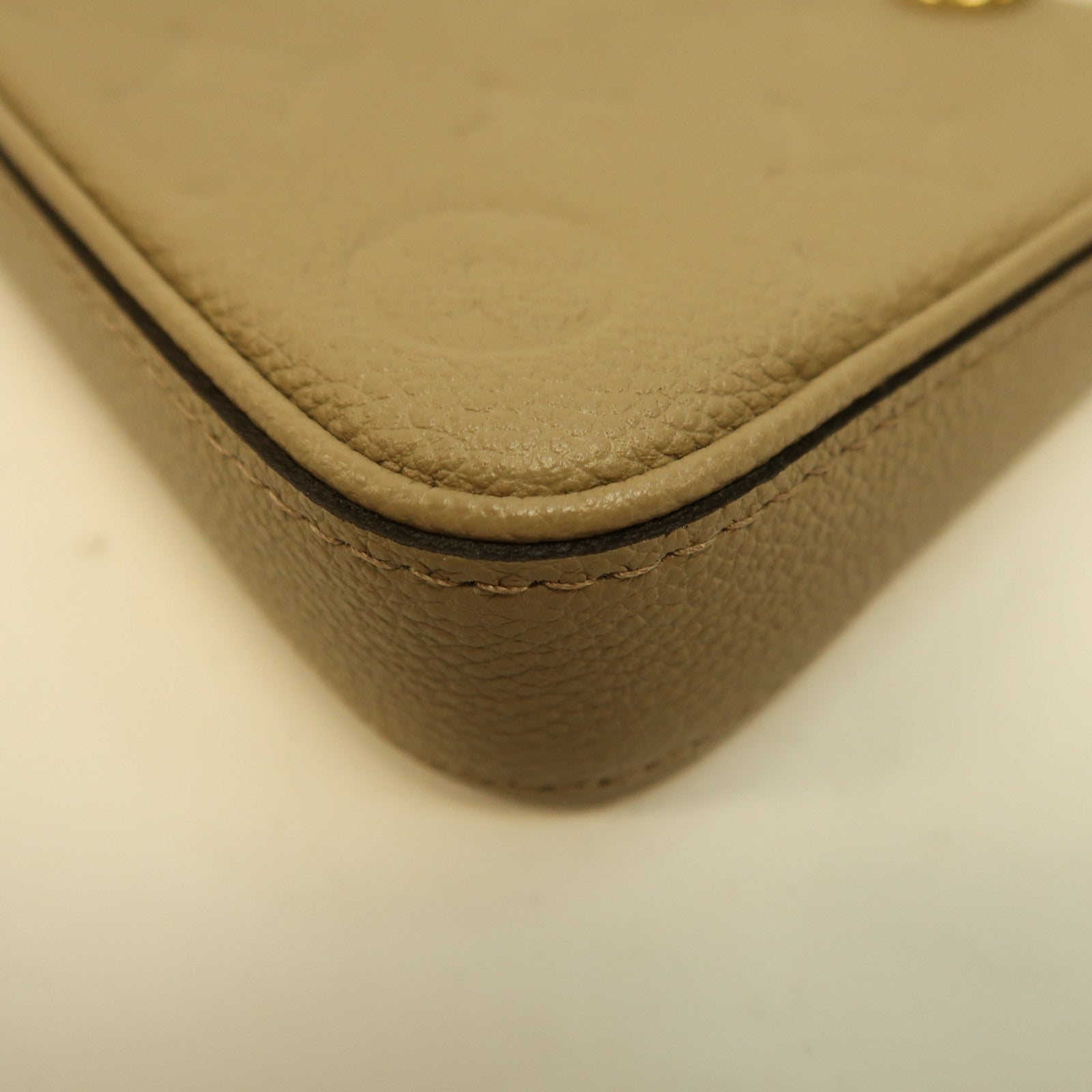 LOUIS VUITTON Monogram Empreinte Easy Pouch On Strap金扣鏈帶肩背袋米色