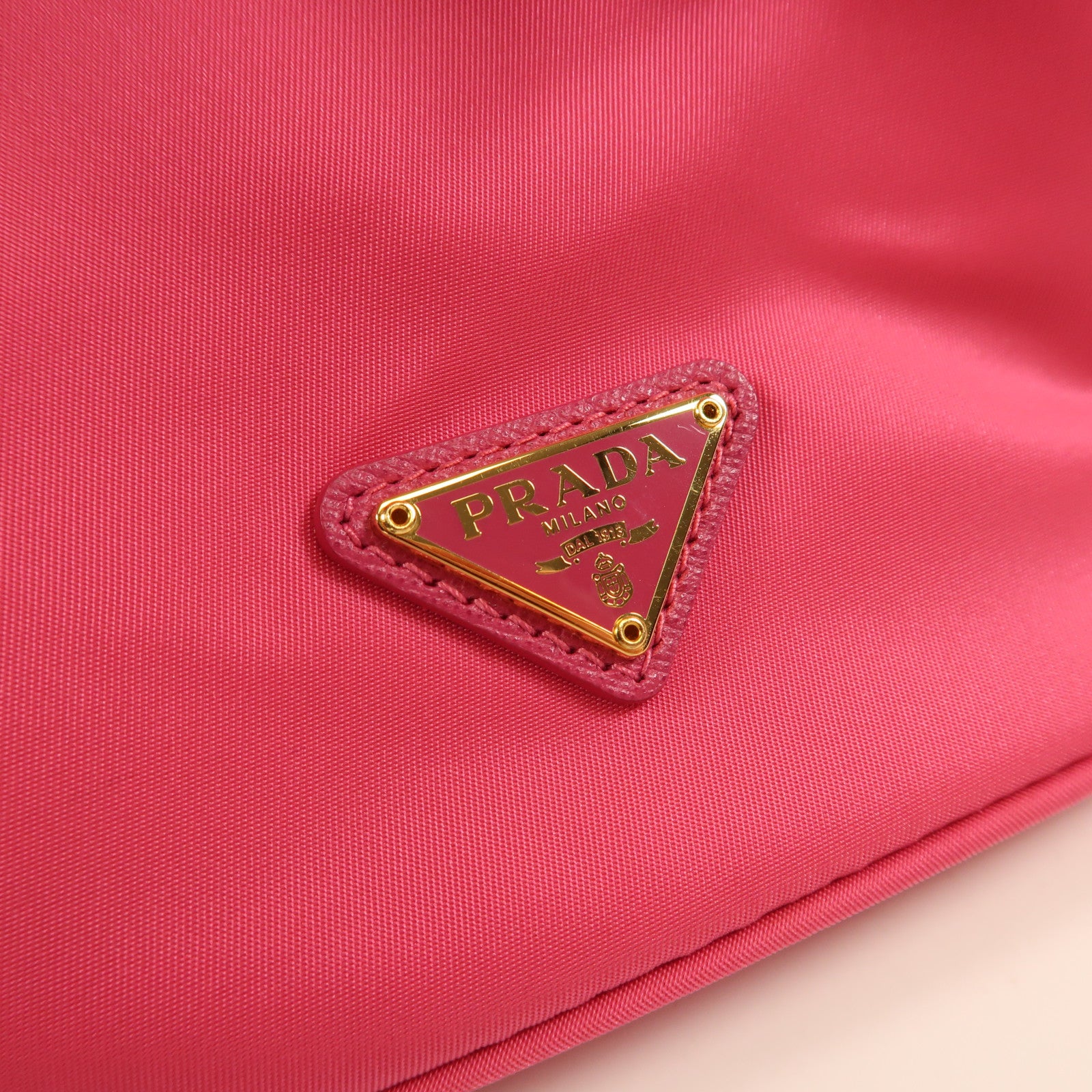 PRADA 尼龍Tessuto Pouch金扣手拿包