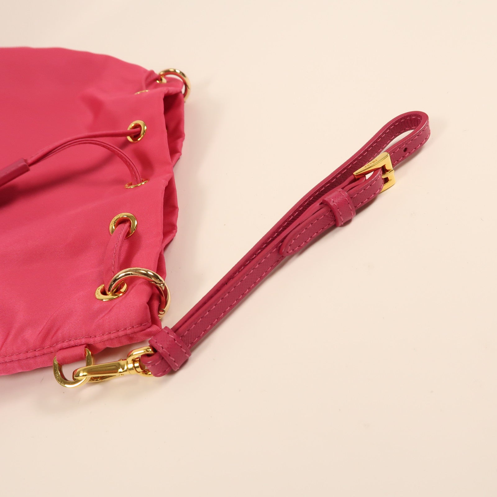 PRADA 尼龍Tessuto Pouch金扣手拿包