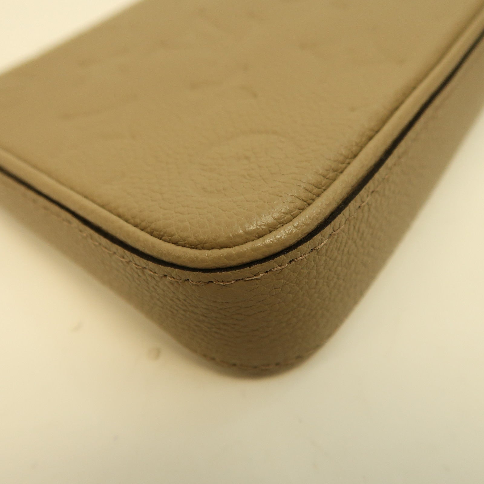 LOUIS VUITTON Monogram Empreinte Easy Pouch On Strap金扣鏈帶肩背袋米色