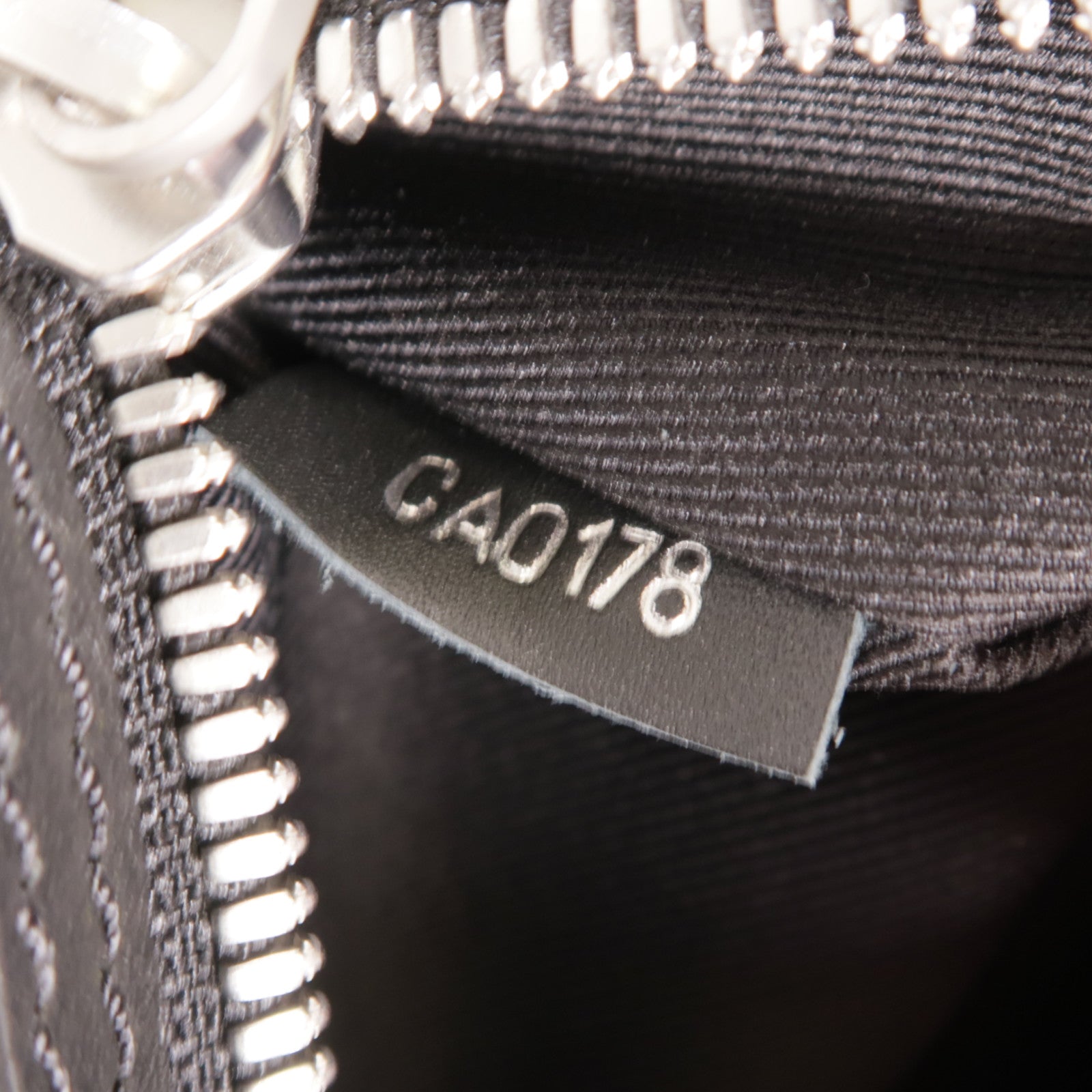 LOUIS VUITTON Damier Infini Avenue Backpack銀扣背包