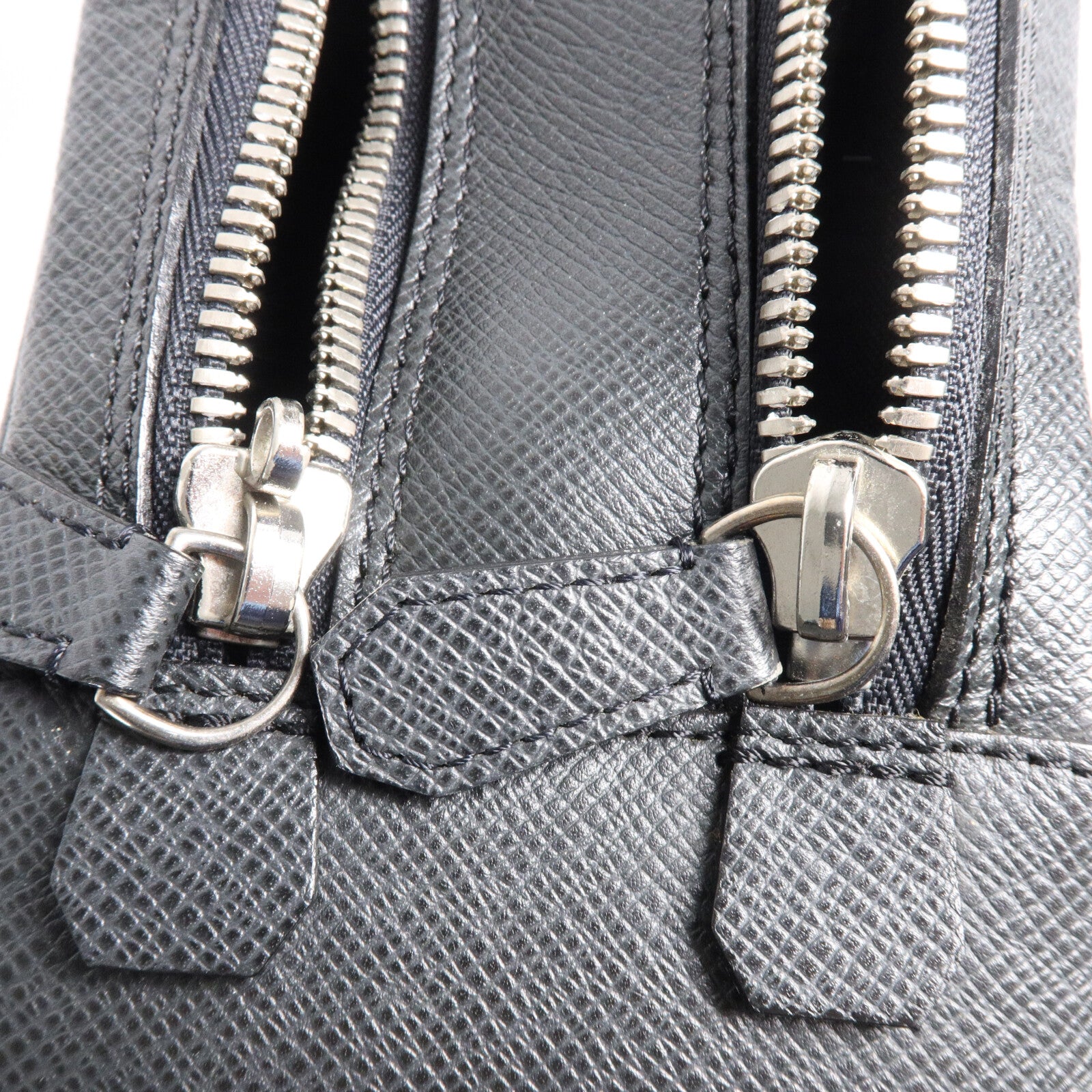 LOUIS VUITTON Taiga Alexander手挽袋
