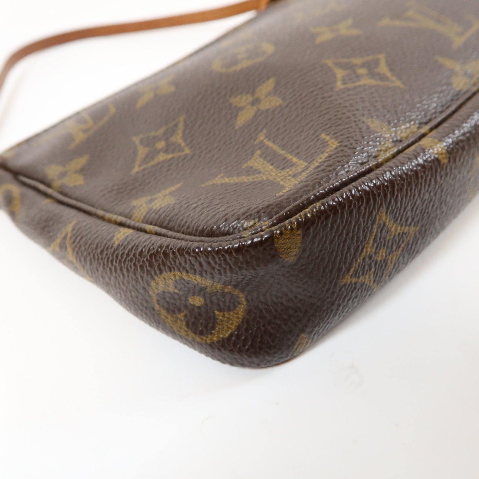 LOUIS VUITTON Monogram Pochette Accessories金扣手拿包啡色