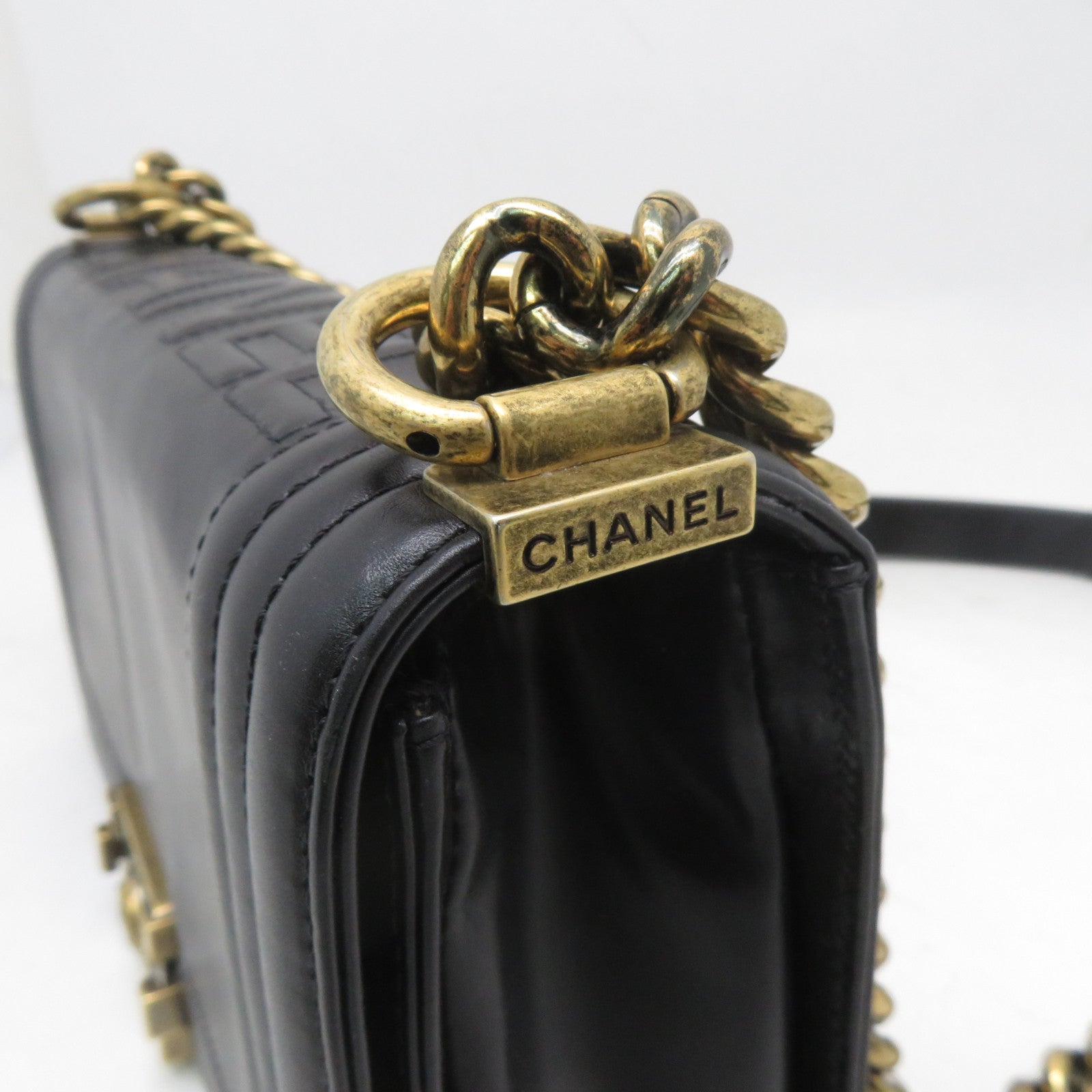 CHANEL **【激減優惠】牛皮皮革Boy Chanel金扣鏈帶肩背袋黑色
