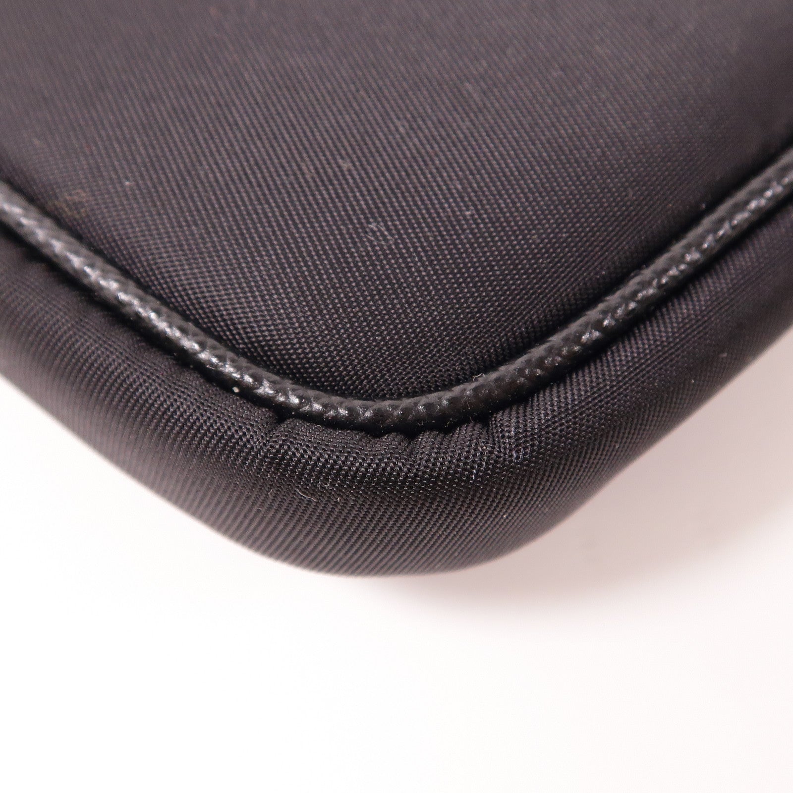PRADA 尼龍Shoulder Bag銀扣肩背袋