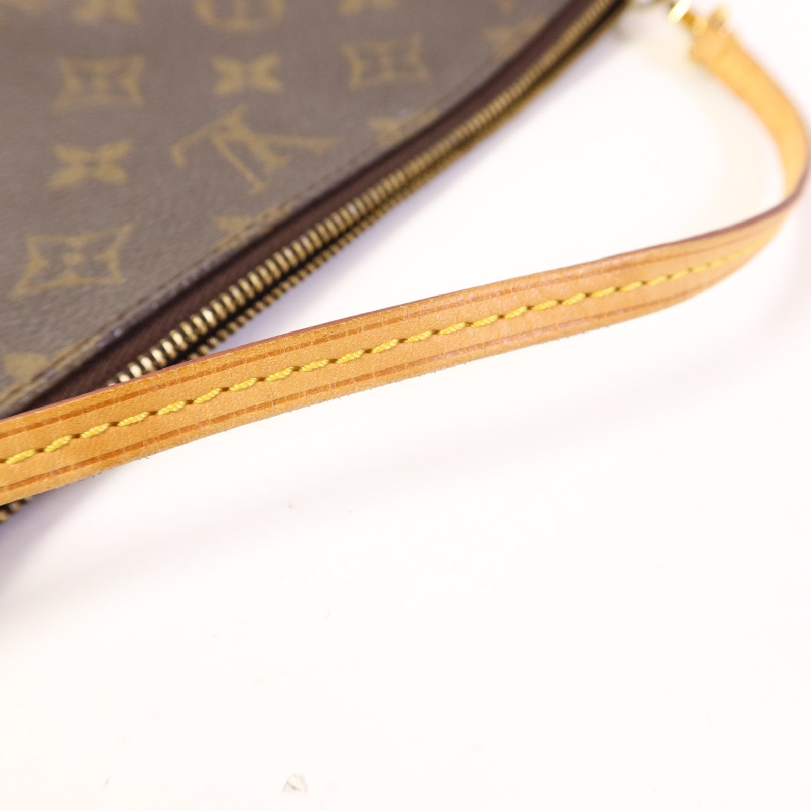 LOUIS VUITTON Monogram Pochette Accessoires金扣手挽袋棕色