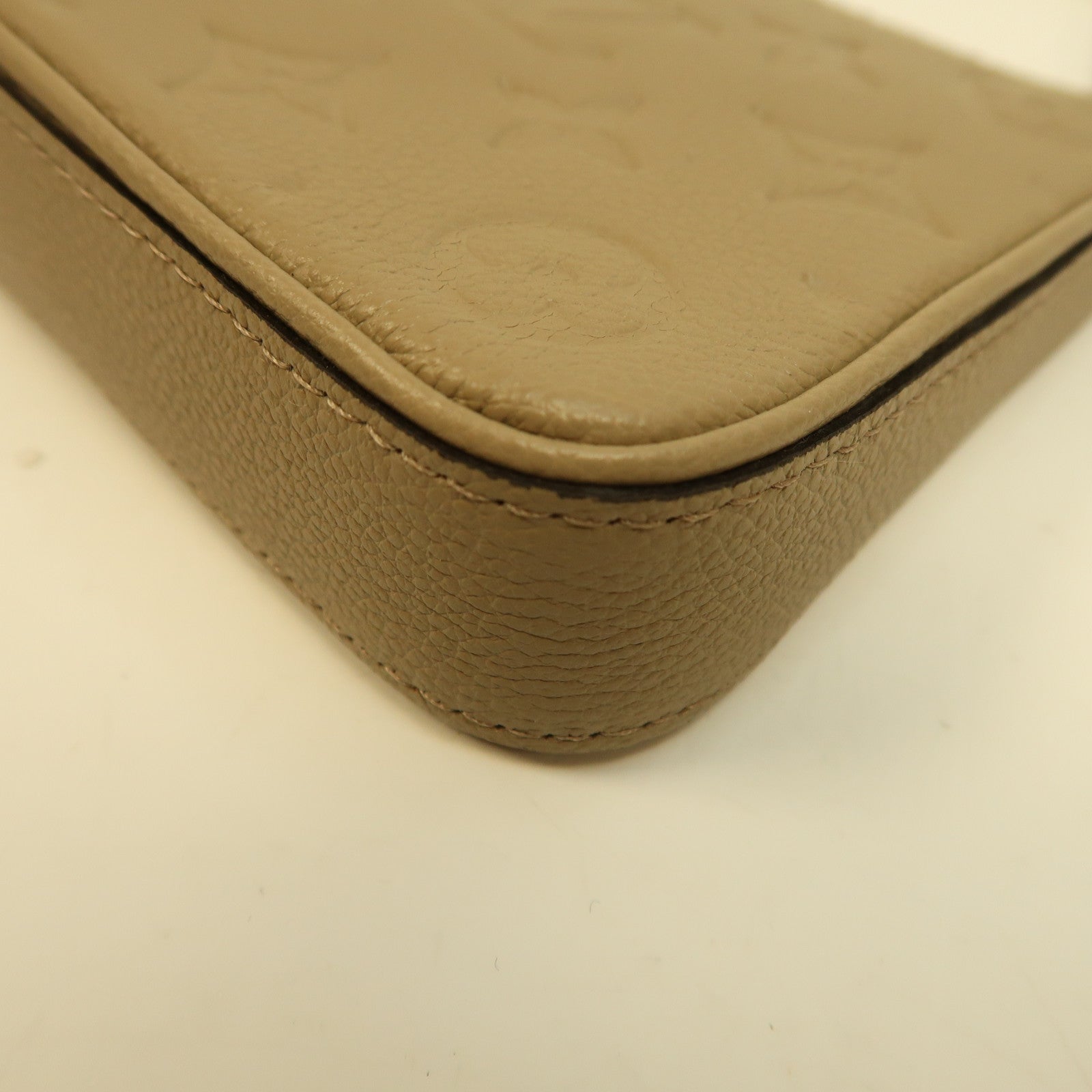 LOUIS VUITTON Monogram Empreinte Easy Pouch On Strap金扣鏈帶肩背袋米色