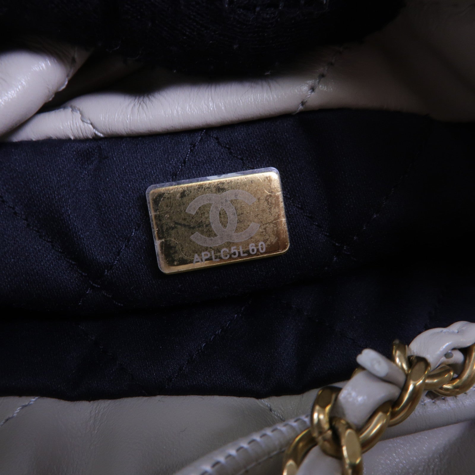 CHANEL 羊皮皮革 CHANEL Mini 22金扣肩背袋