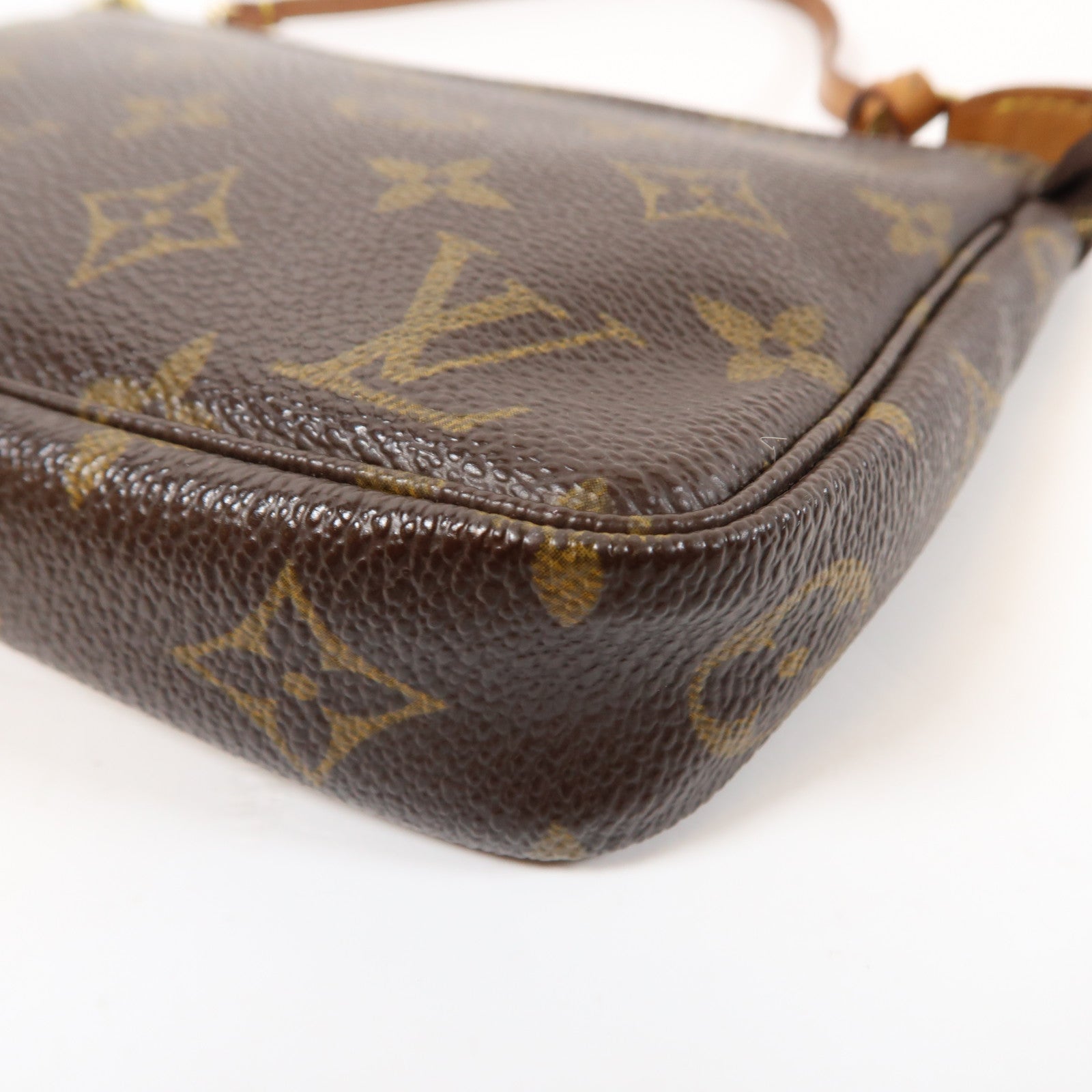 LOUIS VUITTON Monogram Pochette Accessories金扣手拿包啡色