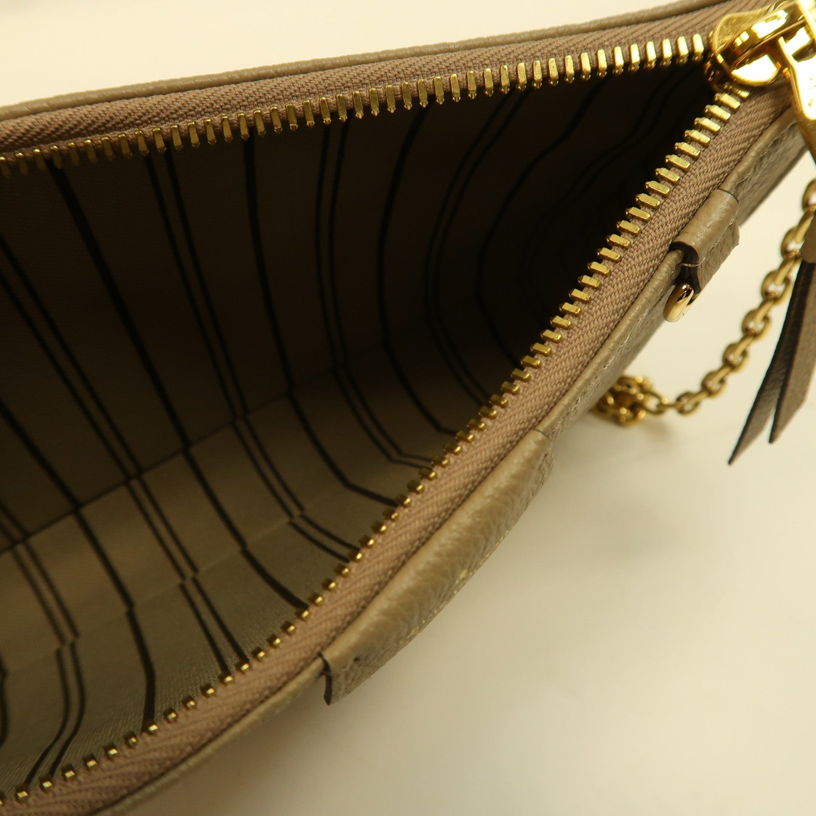 LOUIS VUITTON Monogram Empreinte Easy Pouch On Strap金扣鏈帶肩背袋米色