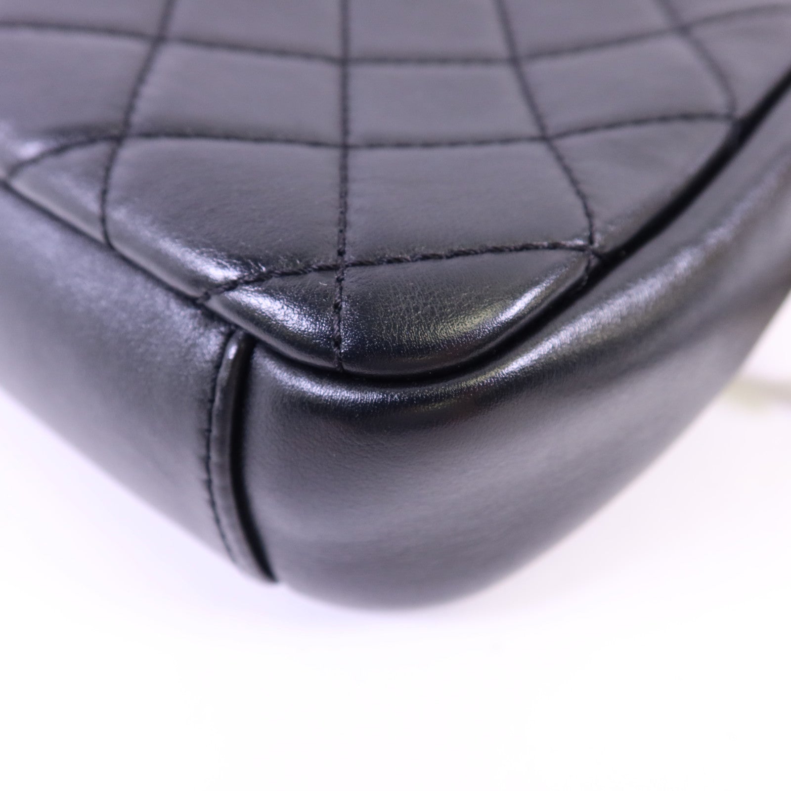 CHANEL 牛皮皮革Shoulder Bag金扣肩背袋