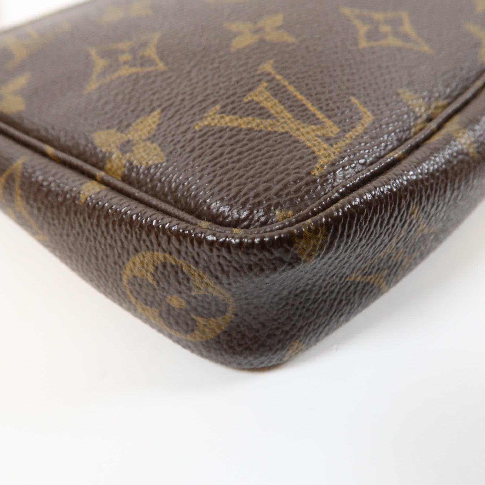 LOUIS VUITTON Monogram Pochette Accessories金扣手拿包啡色