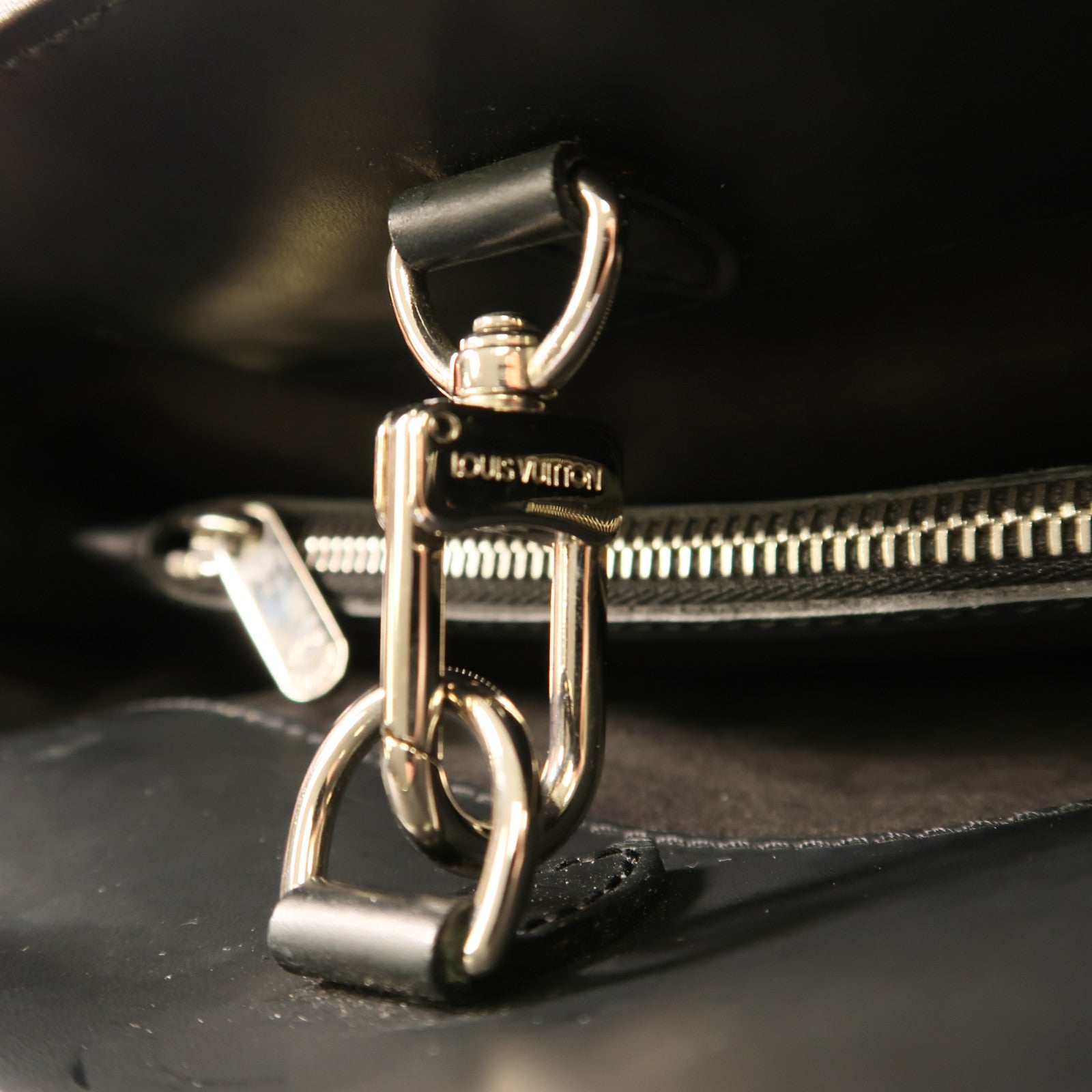 LOUIS VUITTON Epi Passy銀扣手挽袋黑色