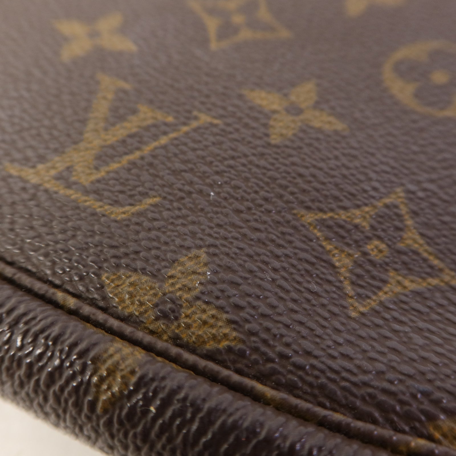 LOUIS VUITTON Monogram Pochette Accessoires金扣手挽袋棕色