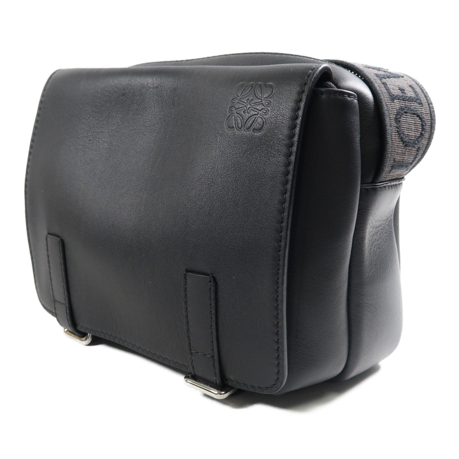 LOEWE 牛皮皮革Military Messenger Bag銀扣肩背袋