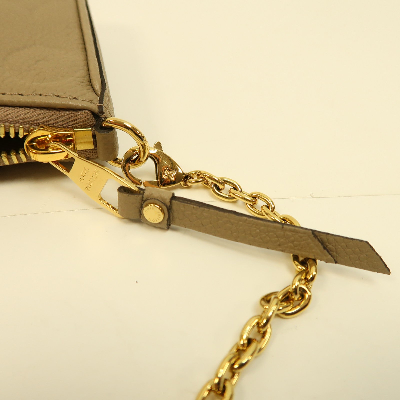 LOUIS VUITTON Monogram Empreinte Easy Pouch On Strap金扣鏈帶肩背袋米色