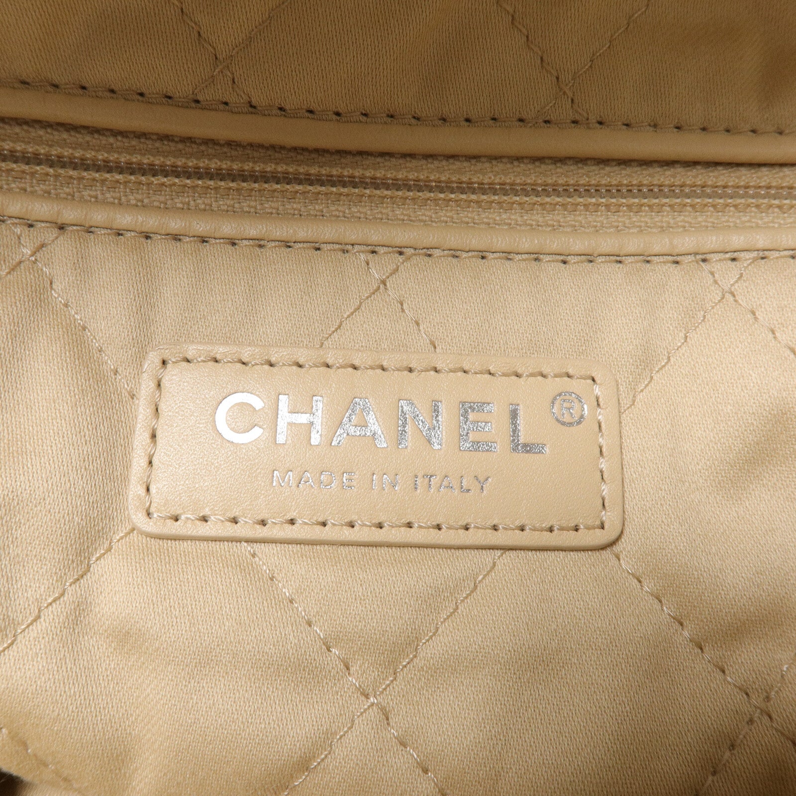 CHANEL 牛皮皮革Chanel 22 Small鏈帶肩背袋