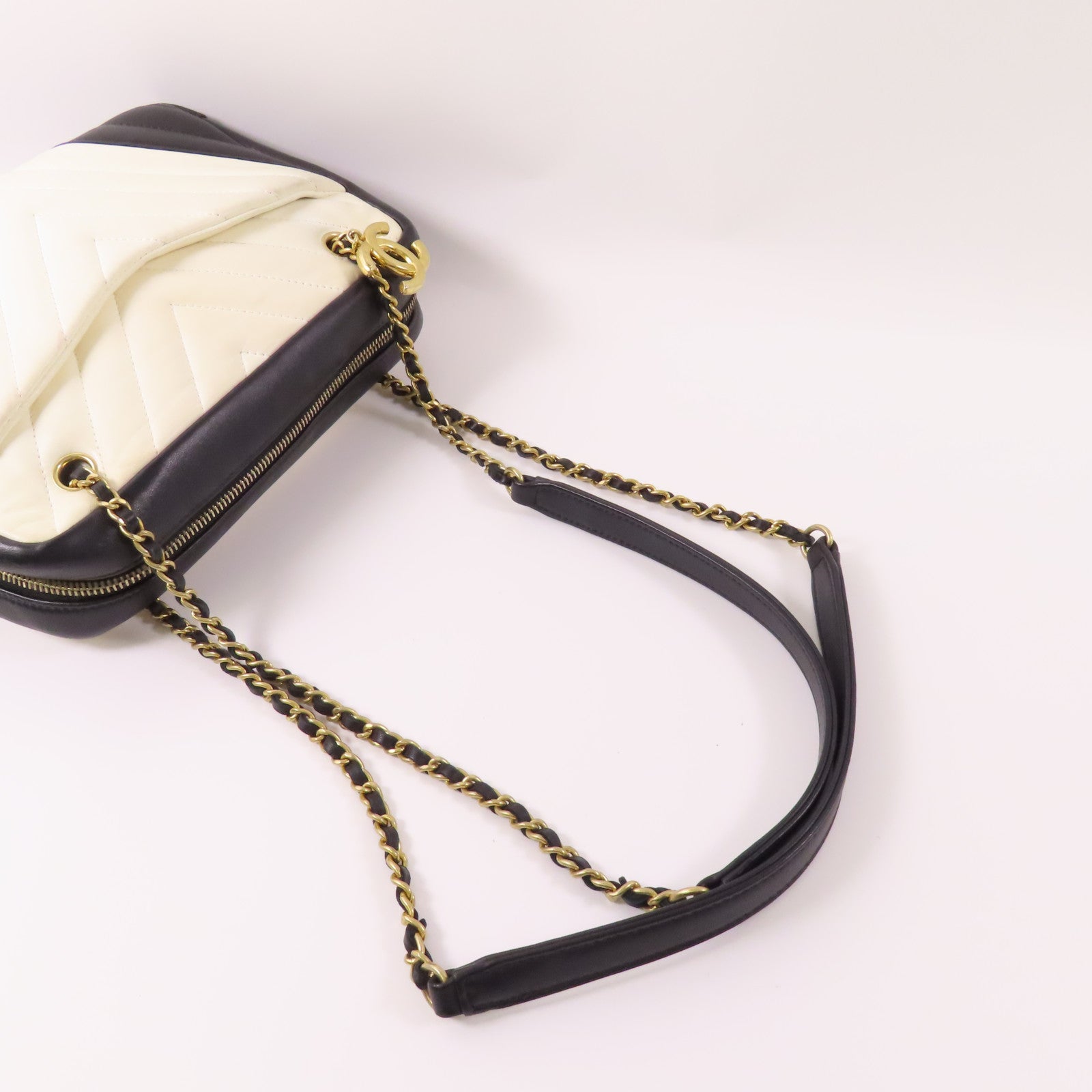 CHANEL CC GHW Chain Shoulder Bag Lambskin Leather Black White