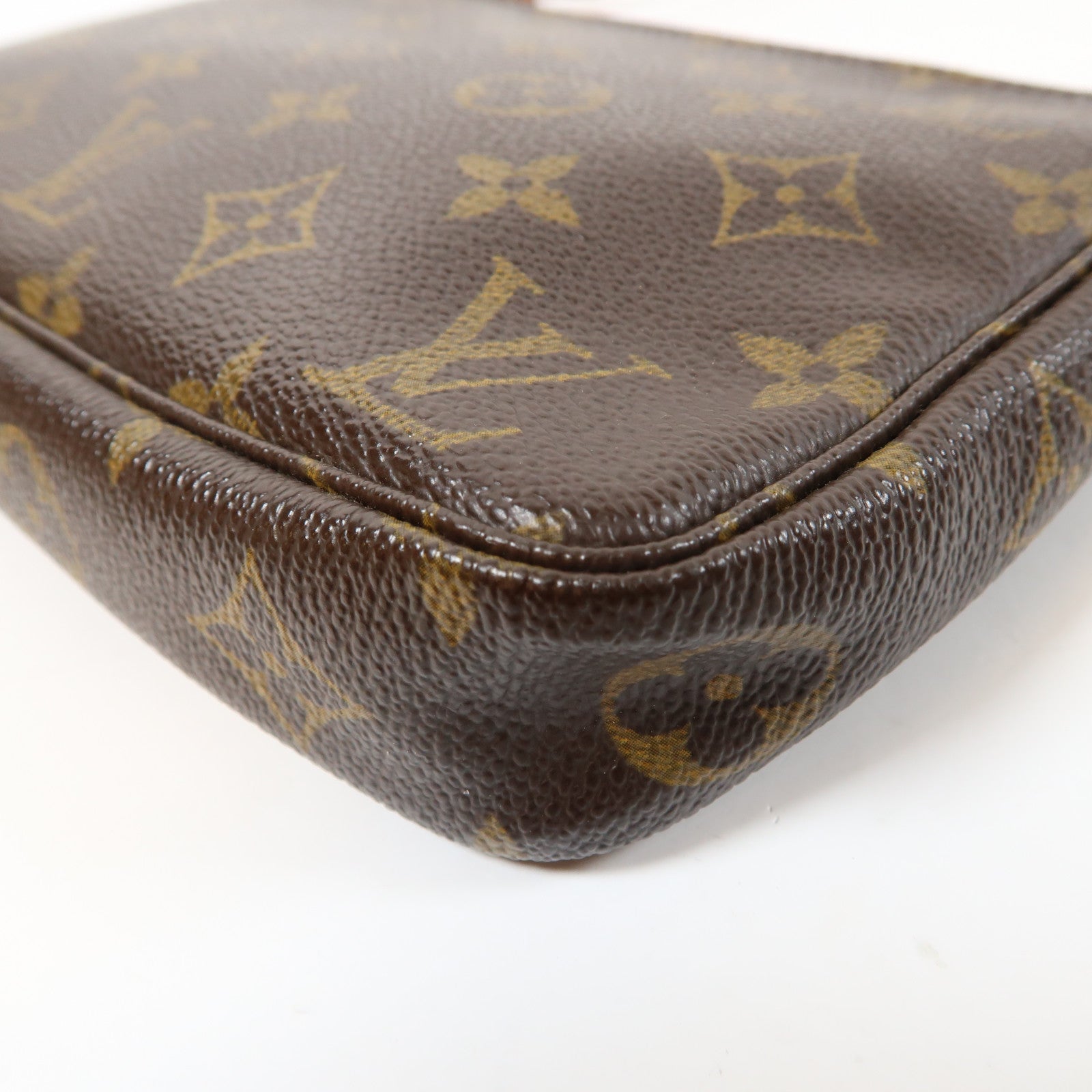 LOUIS VUITTON Monogram Pochette Accessories金扣手拿包啡色