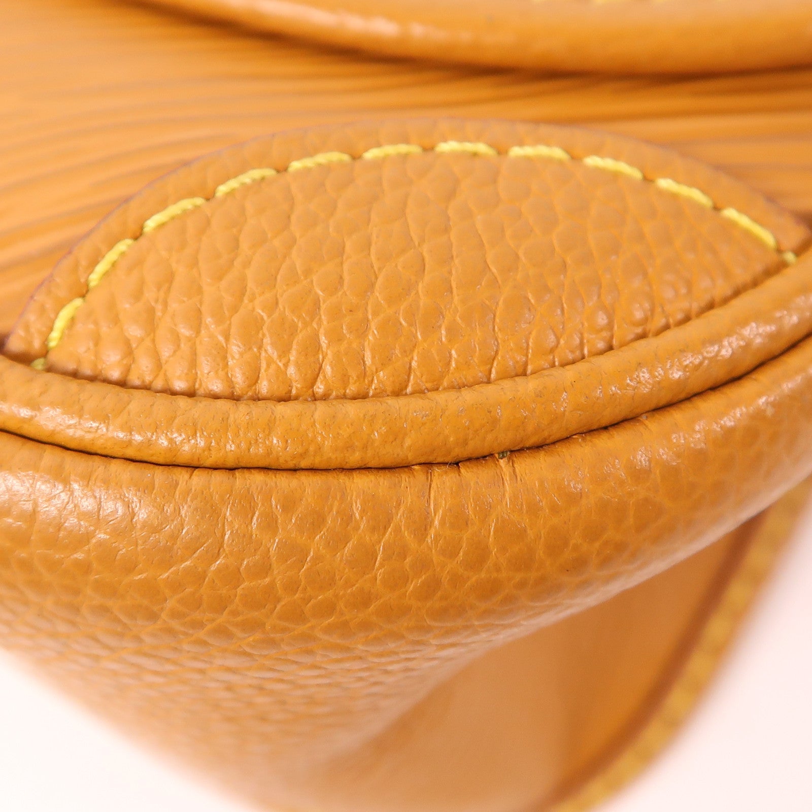 LOUIS VUITTON Epi Buci銀扣肩背袋