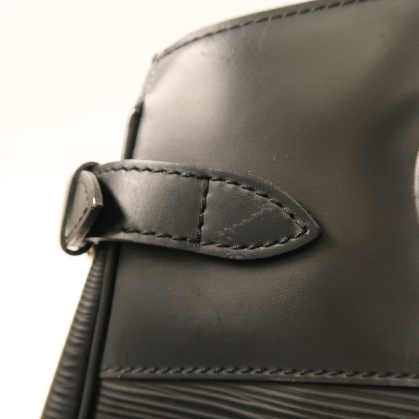 LOUIS VUITTON Epi Passy銀扣手挽袋黑色