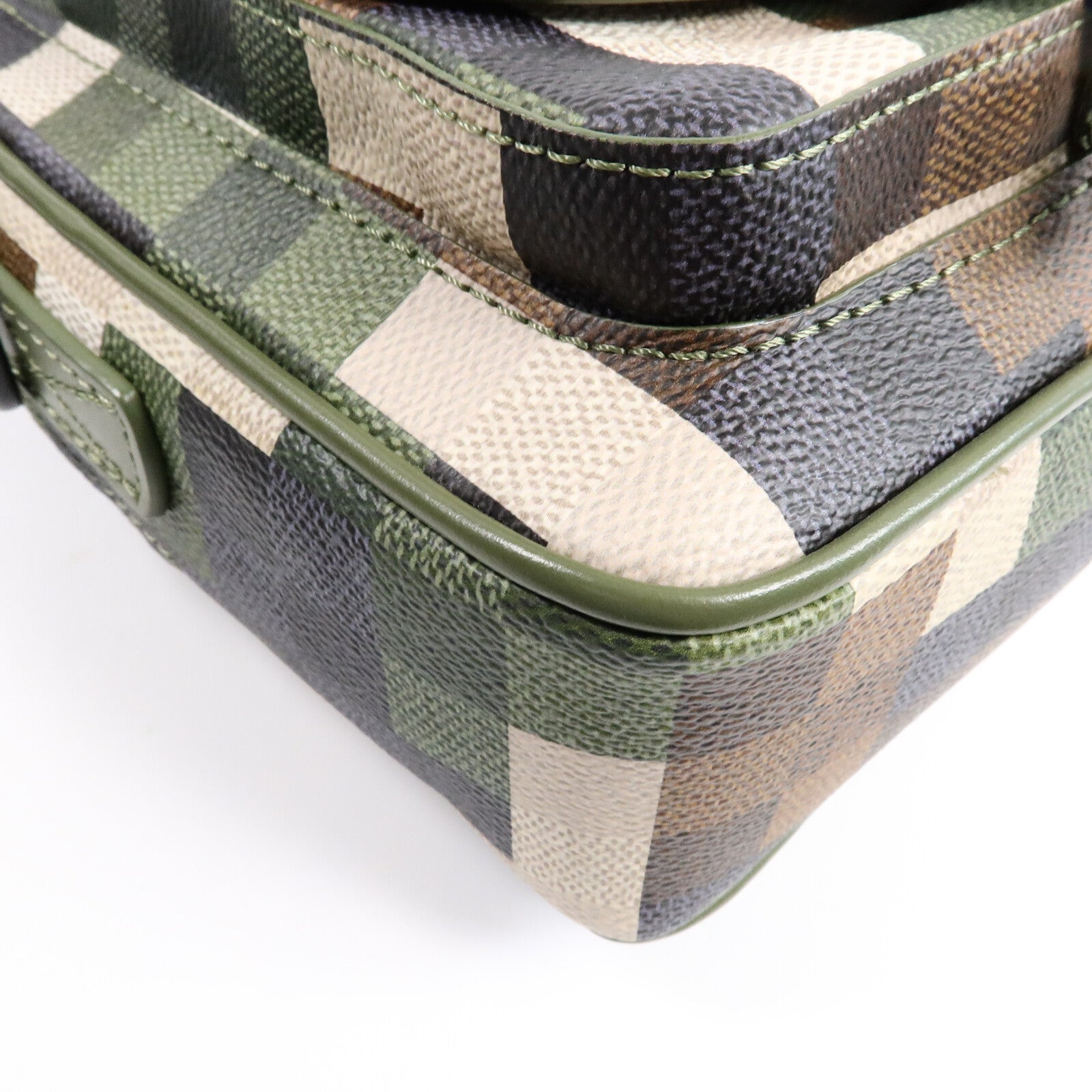 LOUIS VUITTON Damoflage Taigarama Quest Messenger手挽肩背兩用袋