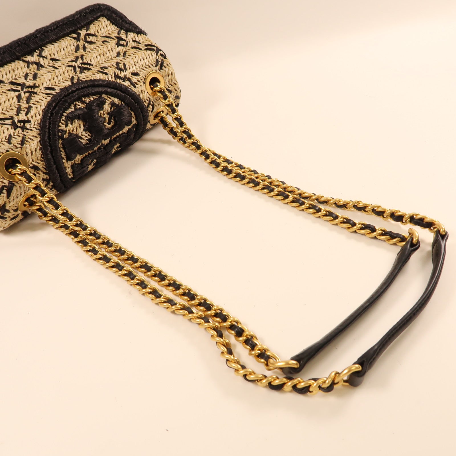 Tory Burch 藤料Chain Shoulder金扣鏈帶肩背袋米色/黑色