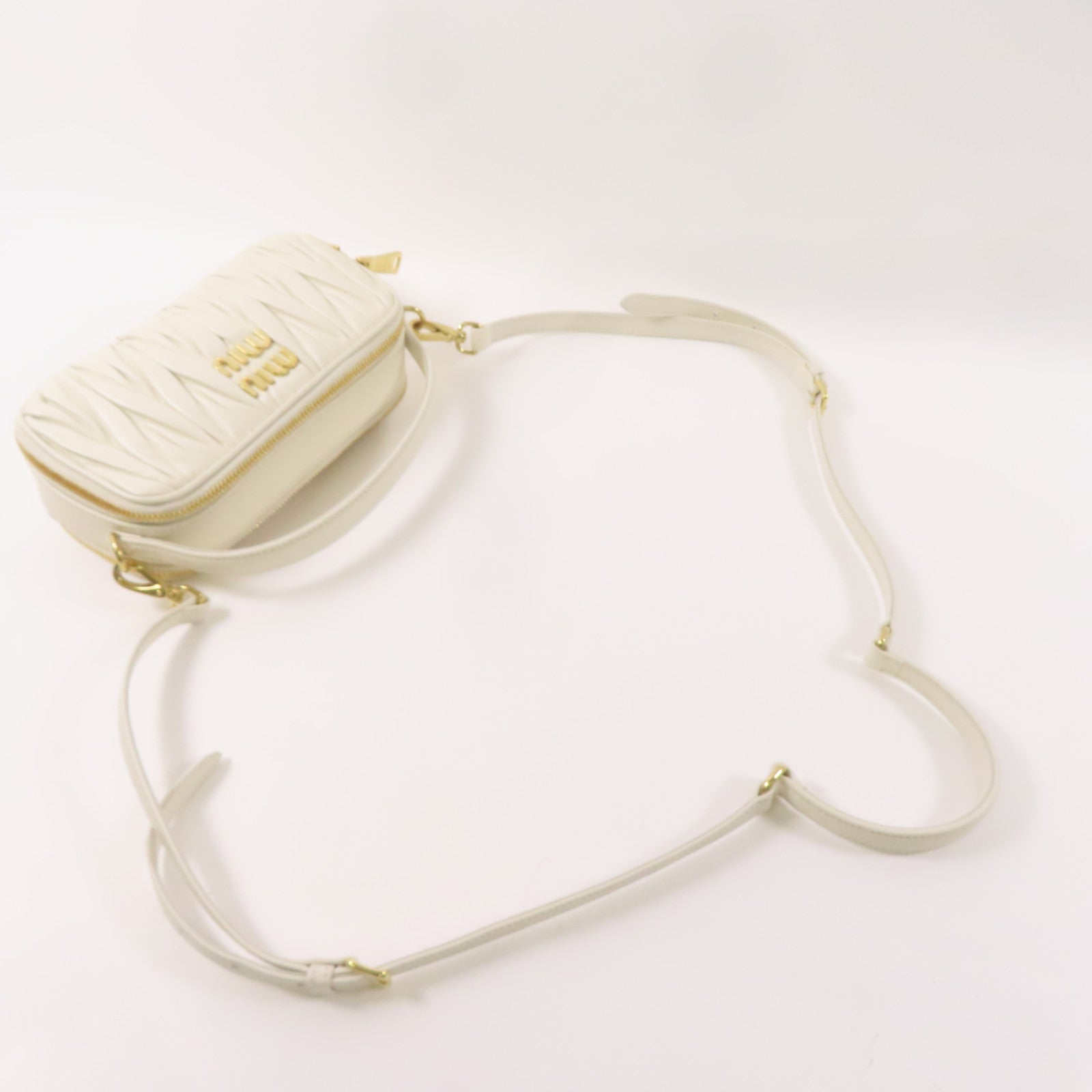 Miu Miu 羊皮皮革Matlasse Nappa Shoulder Bag金扣肩背袋白色