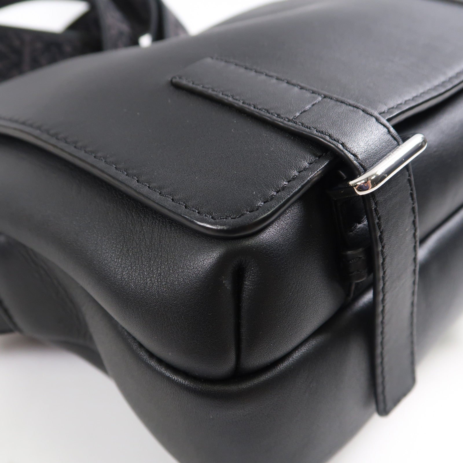 LOEWE 牛皮皮革Military Messenger Bag銀扣肩背袋