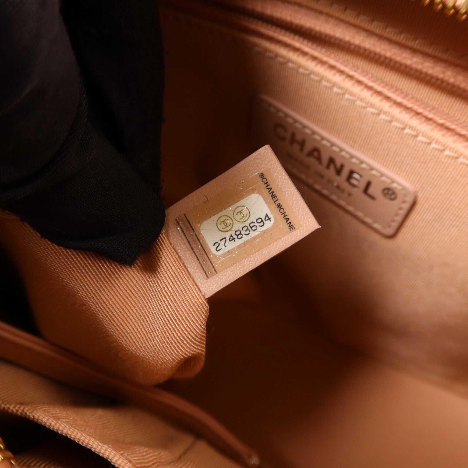 CHANEL 牛皮皮革Gabrielle Medium鏈帶肩背袋