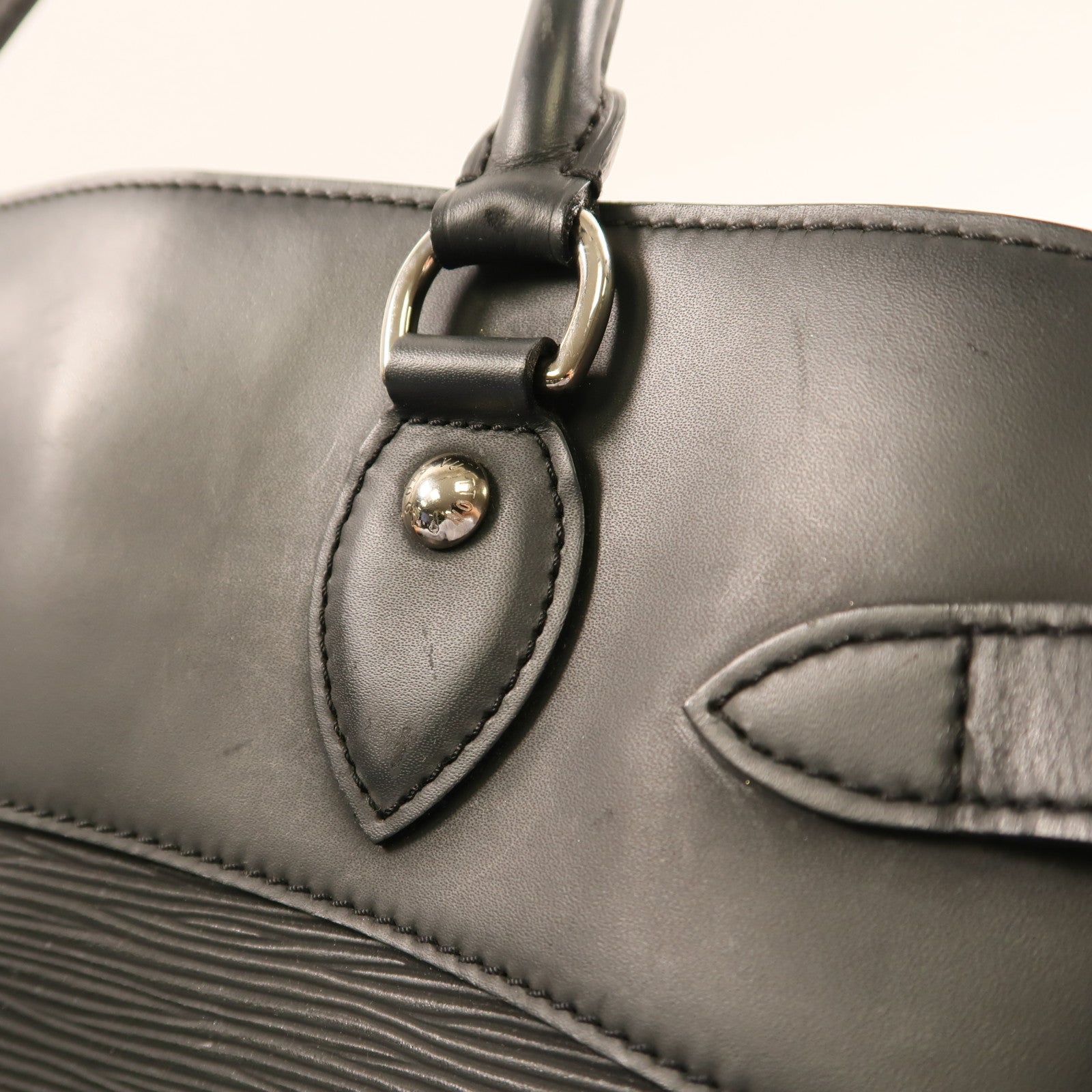 LOUIS VUITTON Epi Passy銀扣手挽袋黑色