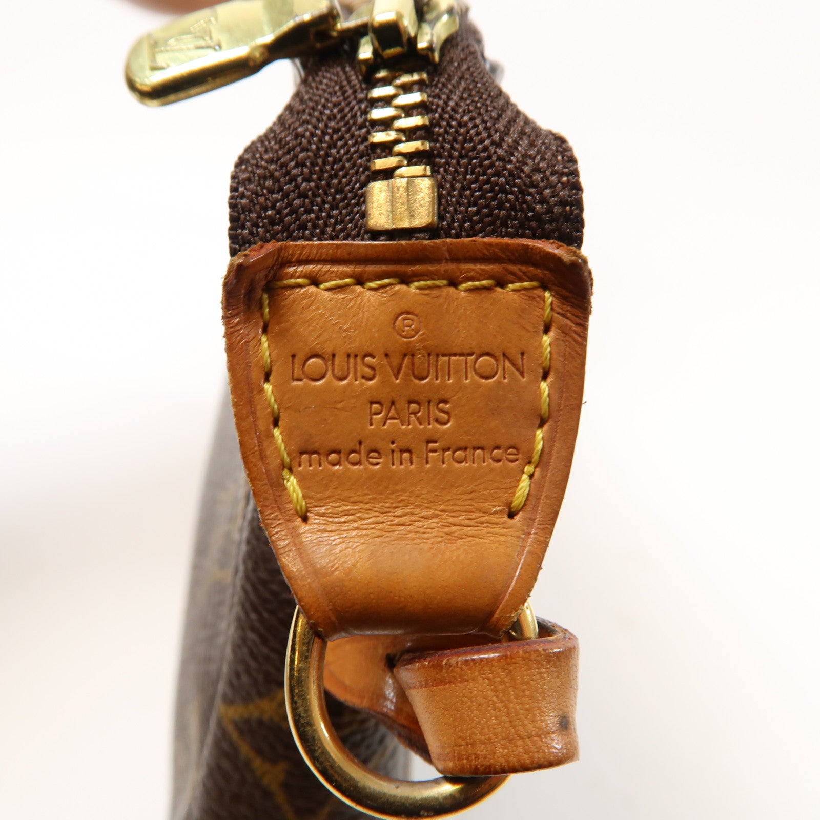 LOUIS VUITTON Monogram Pochette Accessories金扣手拿包啡色