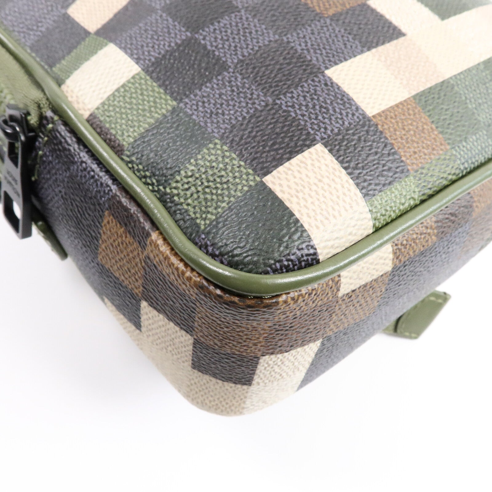 LOUIS VUITTON Damoflage Taigarama Quest Messenger手挽肩背兩用袋