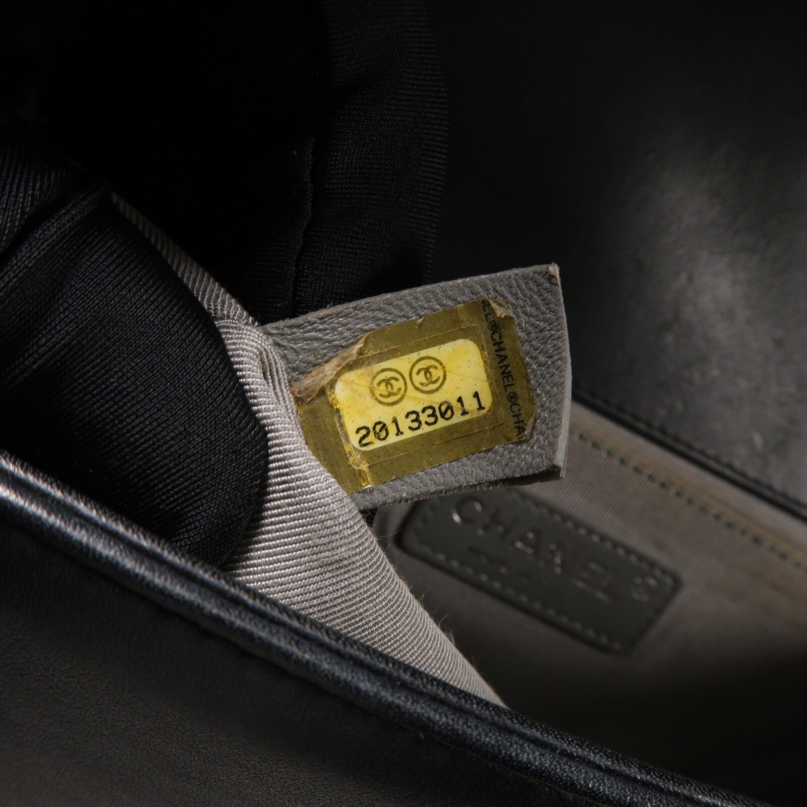 CHANEL 牛皮皮革Boy 25鏈帶肩背袋