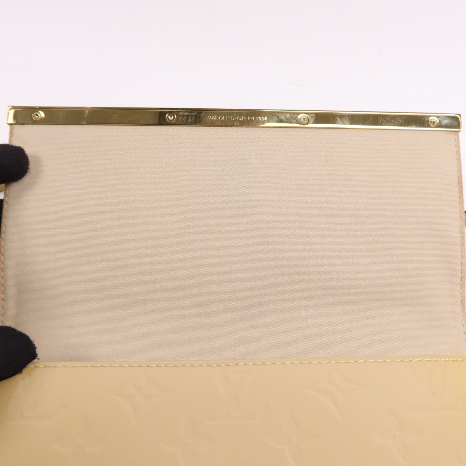 LOUIS VUITTON Vernis Ana Pochette金扣鏈帶肩背袋