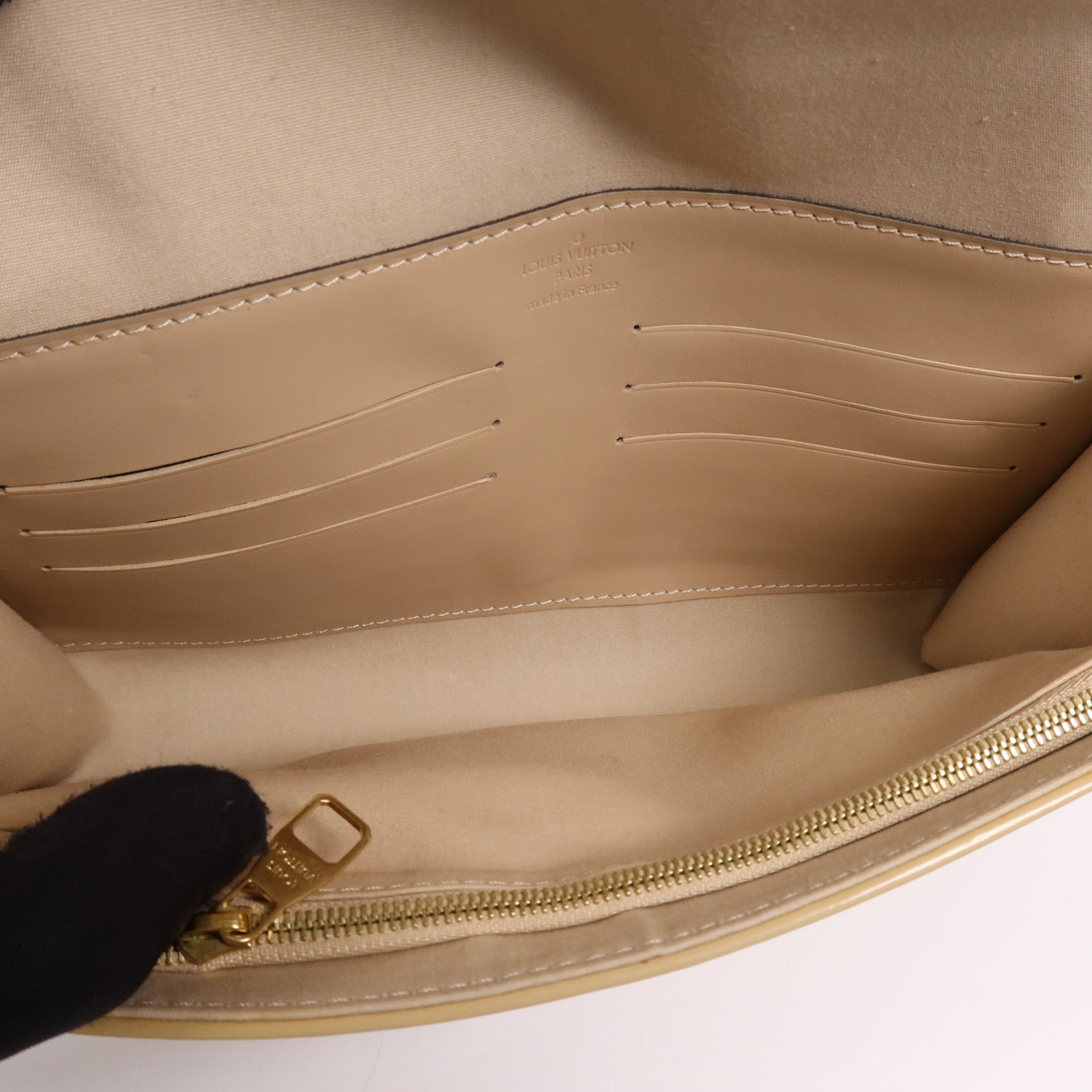 LOUIS VUITTON Vernis Ana Pochette金扣鏈帶肩背袋