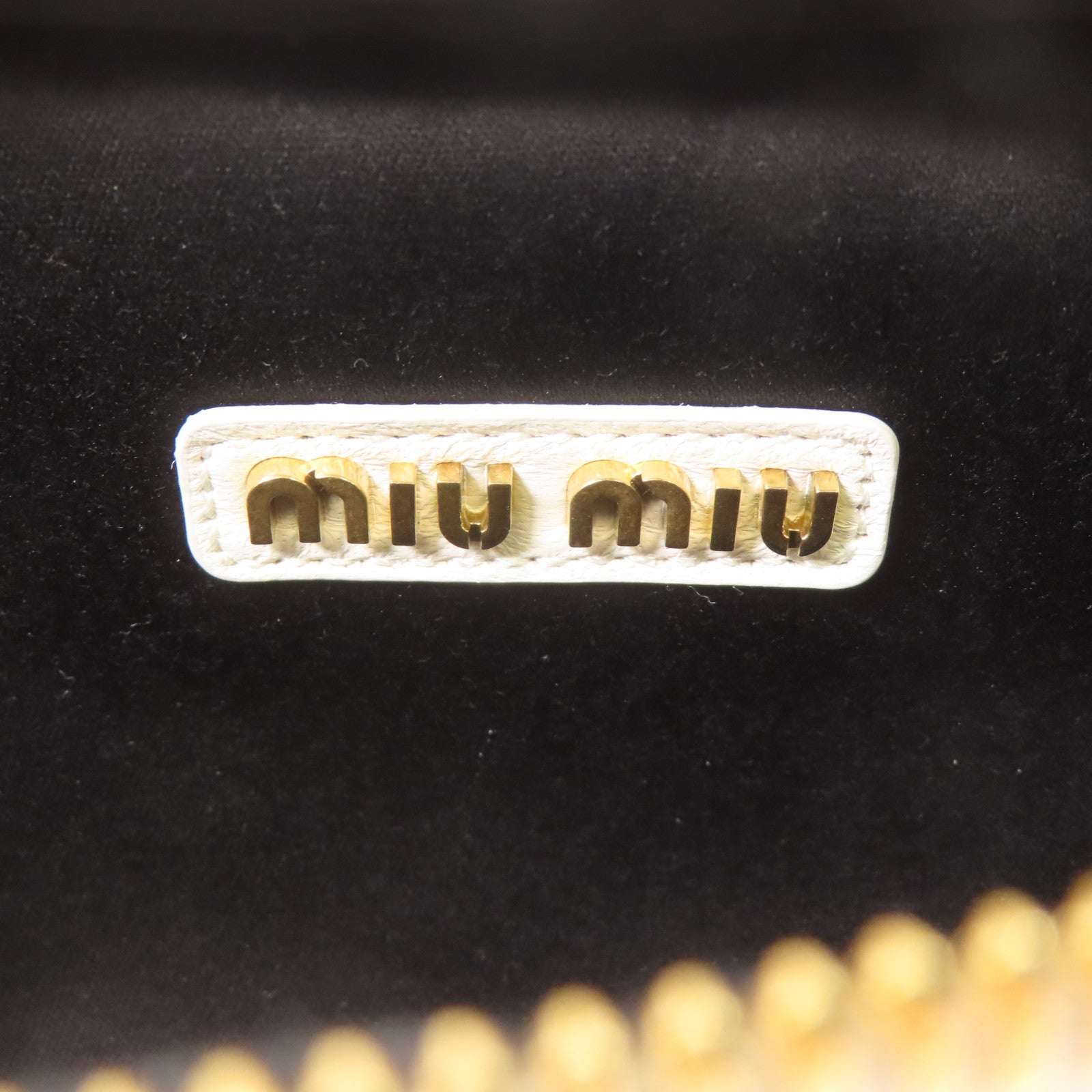 Miu Miu 羊皮皮革Matlasse Nappa Shoulder Bag金扣肩背袋白色