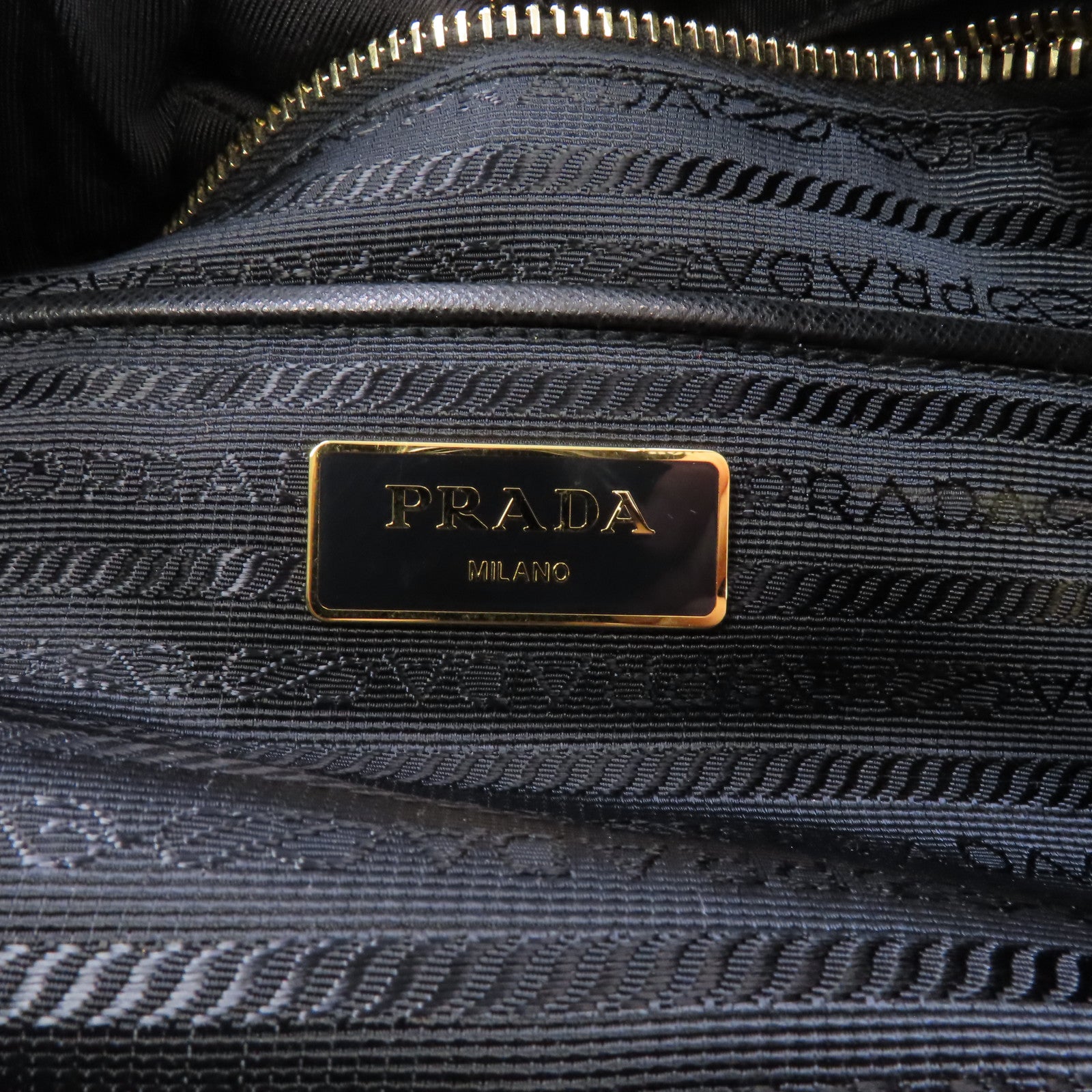 PRADA 尼龍Shoulder Bag金扣肩背袋黑色