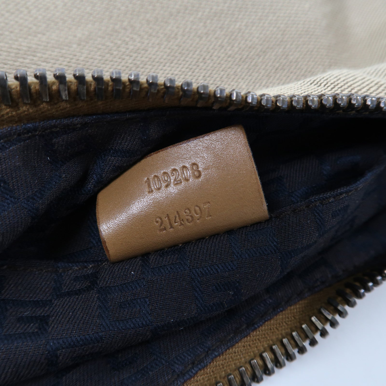 GUCCI 帆布Shoulder Bag銀扣肩背袋啡色