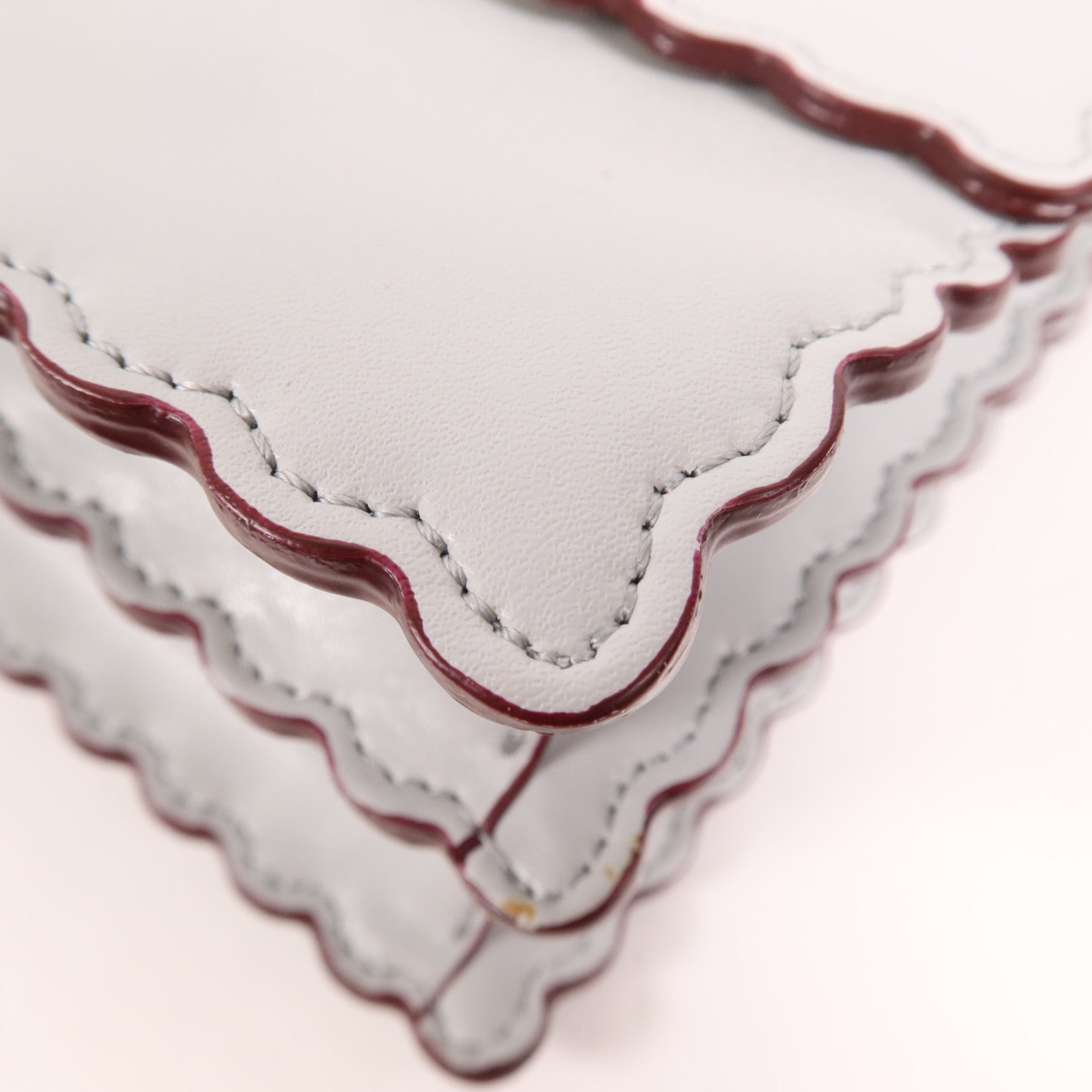 FENDI 牛皮皮革Kan I銀扣肩背袋