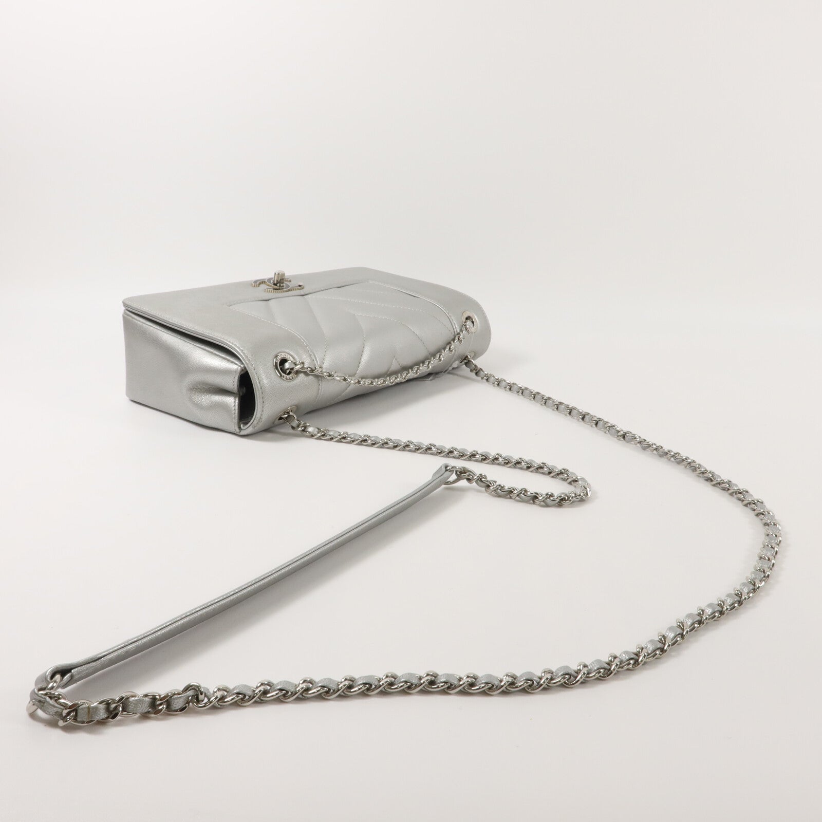 CHANEL 牛皮皮革Mademoiselle Flap Bag鏈帶肩背袋