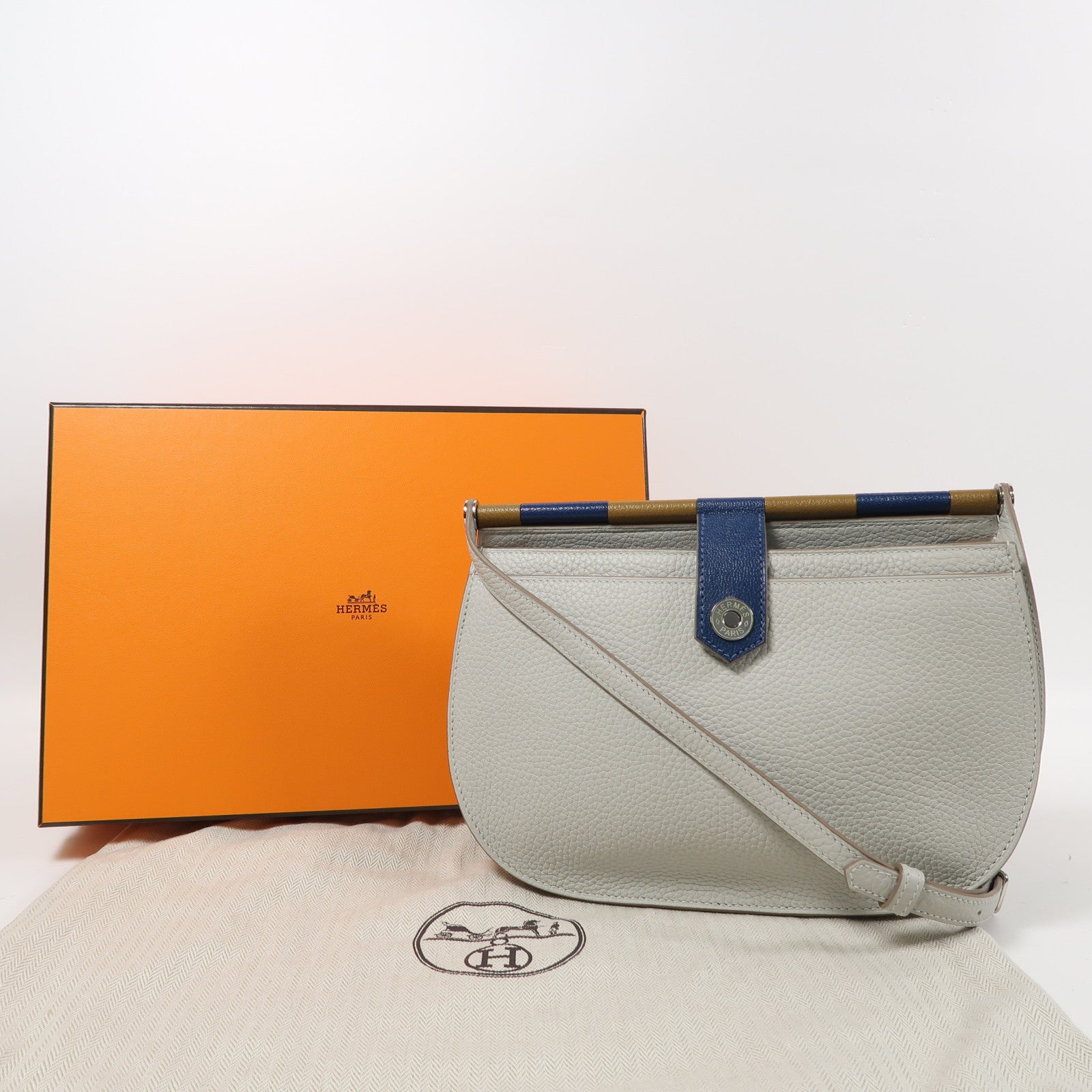 HERMES Clemence皮革Saut 25銀扣肩背袋Gris Perle灰色