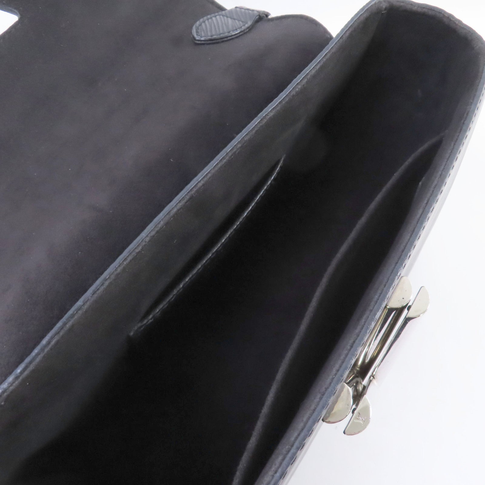 LOUIS VUITTON Epi Twist MM Chain Shoulder Bag銀扣鏈帶肩背袋黑色