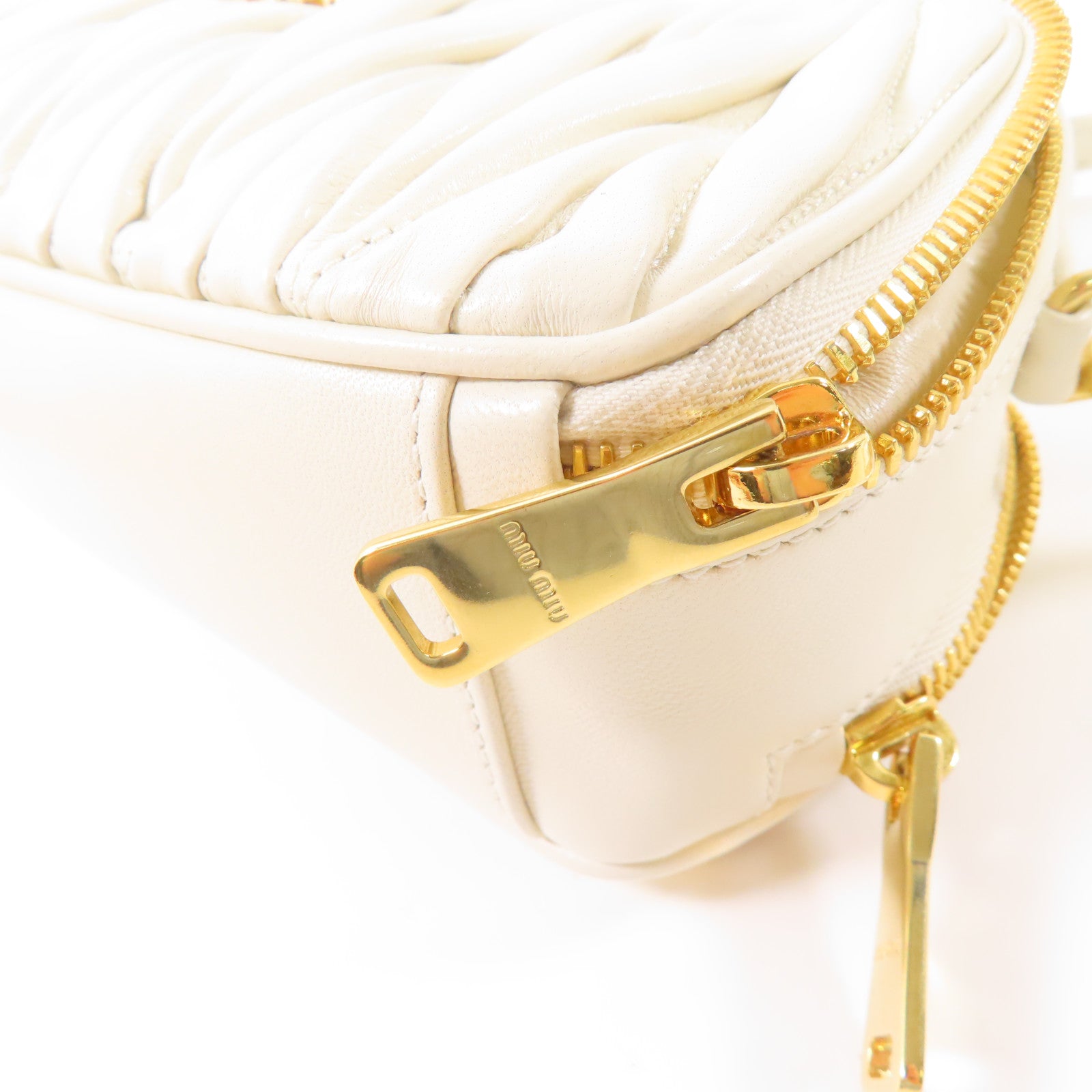 Miu Miu 羊皮皮革Matlasse Nappa Shoulder Bag金扣肩背袋白色