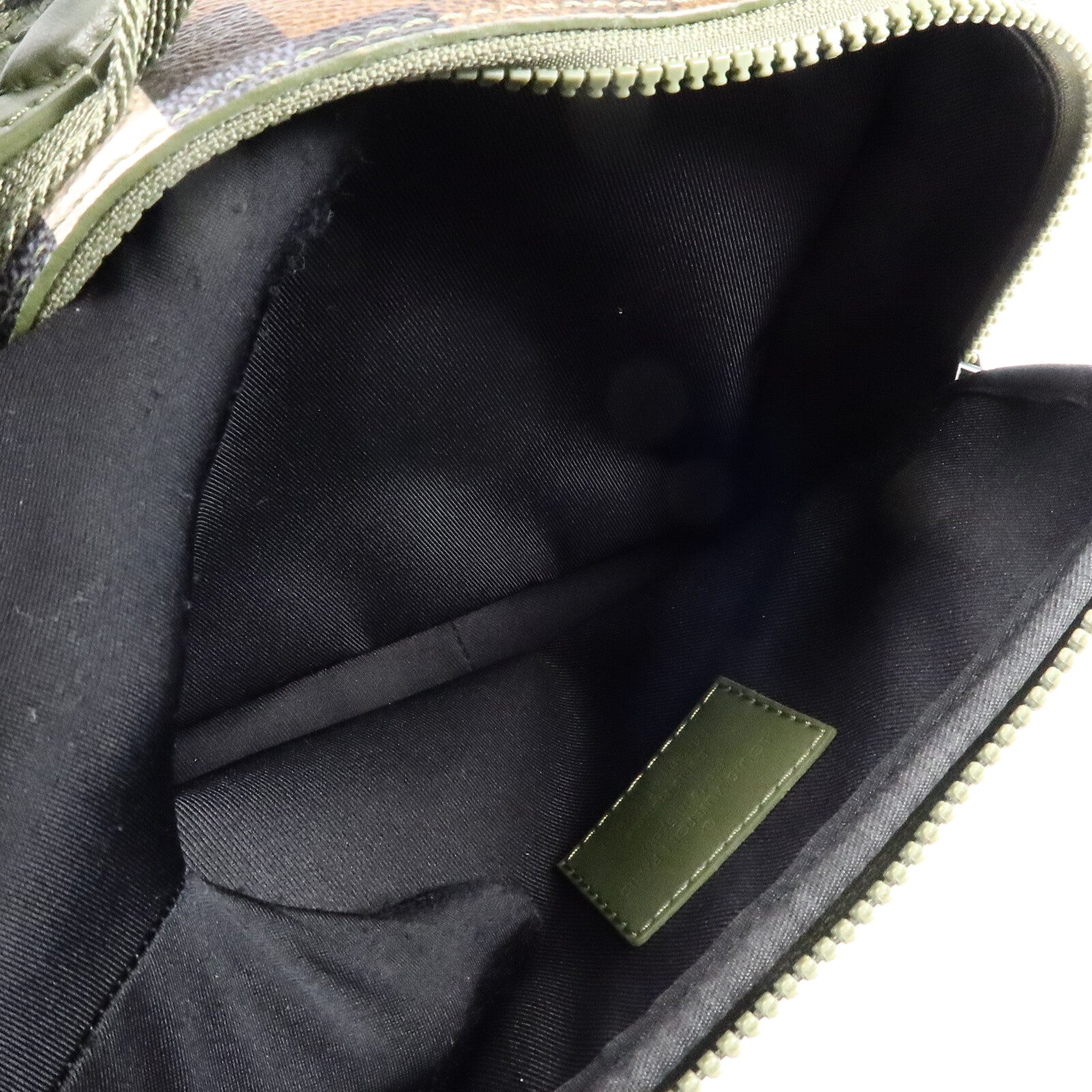 LOUIS VUITTON Damoflage Taigarama Quest Messenger手挽肩背兩用袋